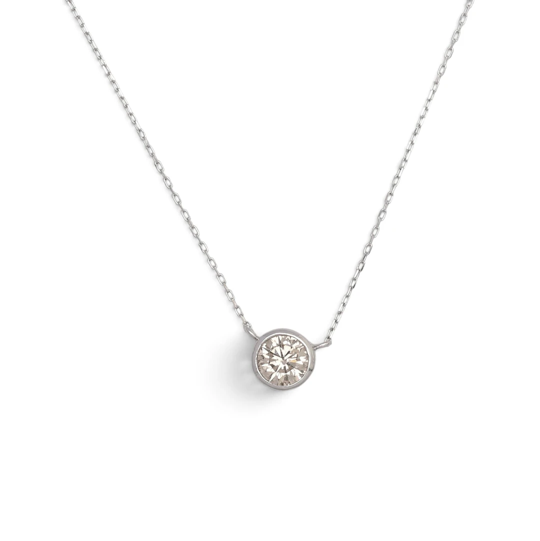 Choker with a solitaire diamonds.
