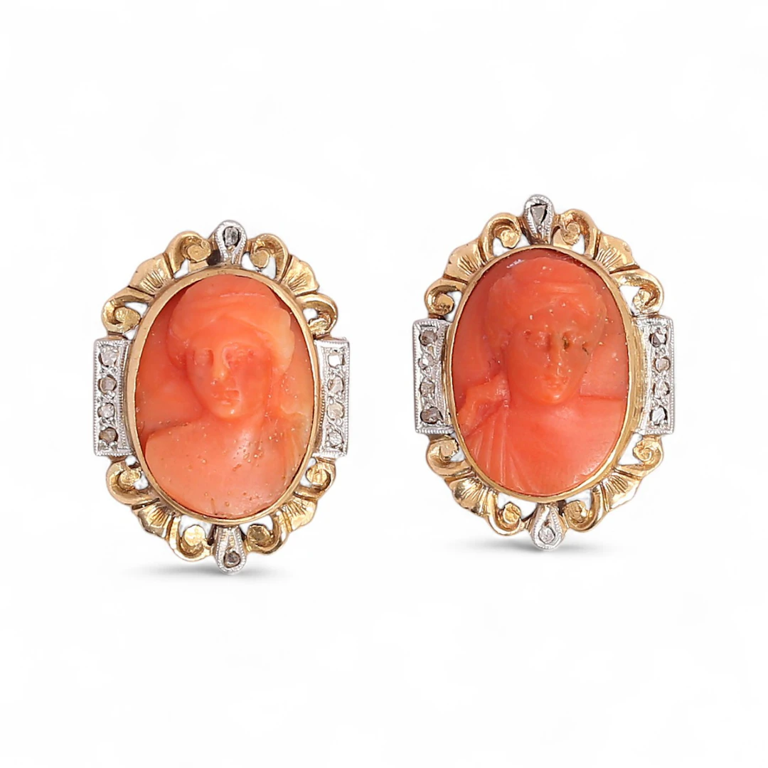 “Noucentista” earrings with coral cameos, circa 1930.