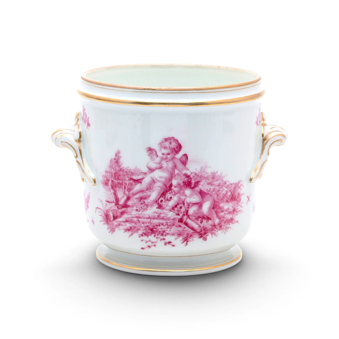 Limoges porcelain cache-pot in the Sèvres style, 19th century.