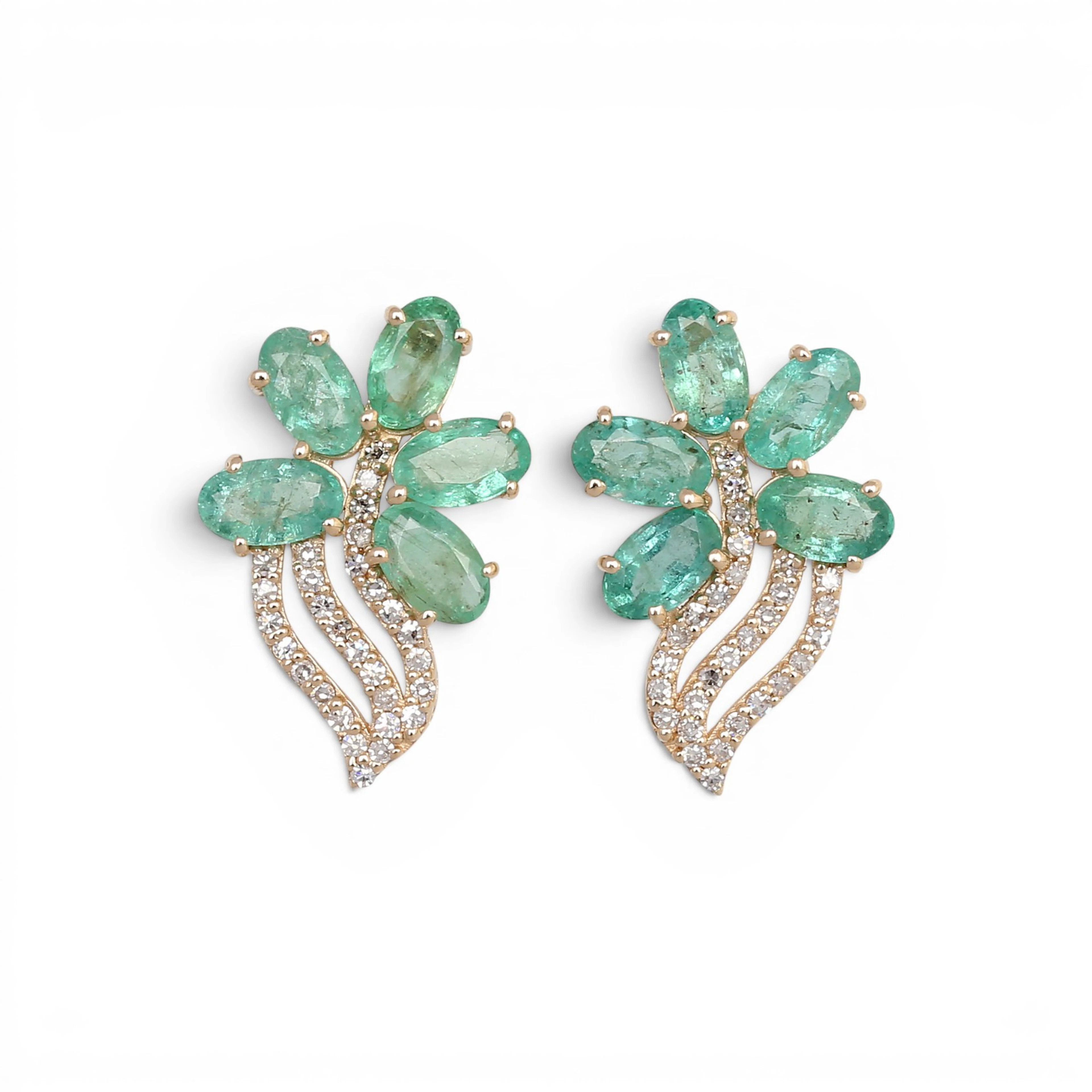 Emeralds and diamonds earrings.