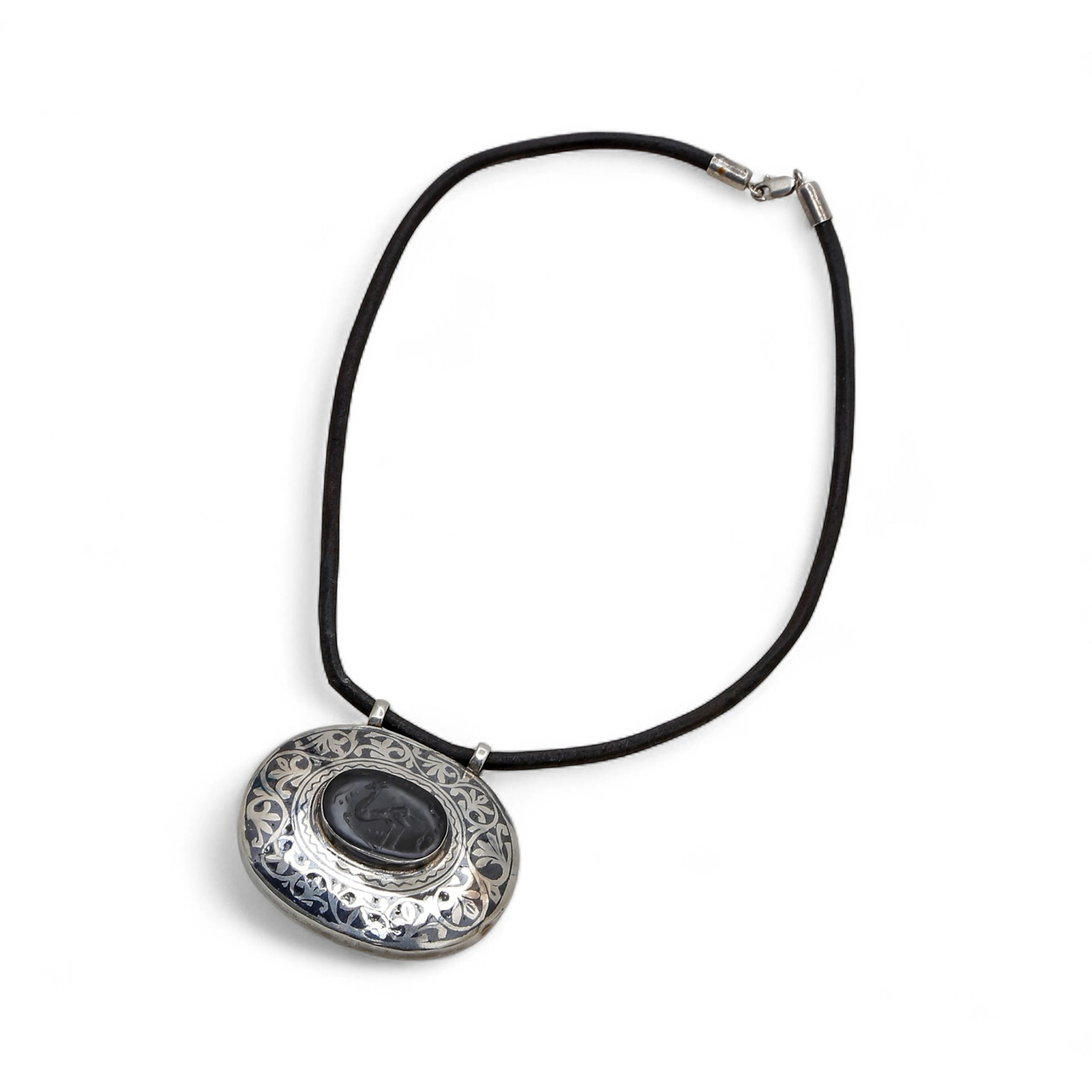 Turkish pendant in silver and hard stone, late 20th Century.