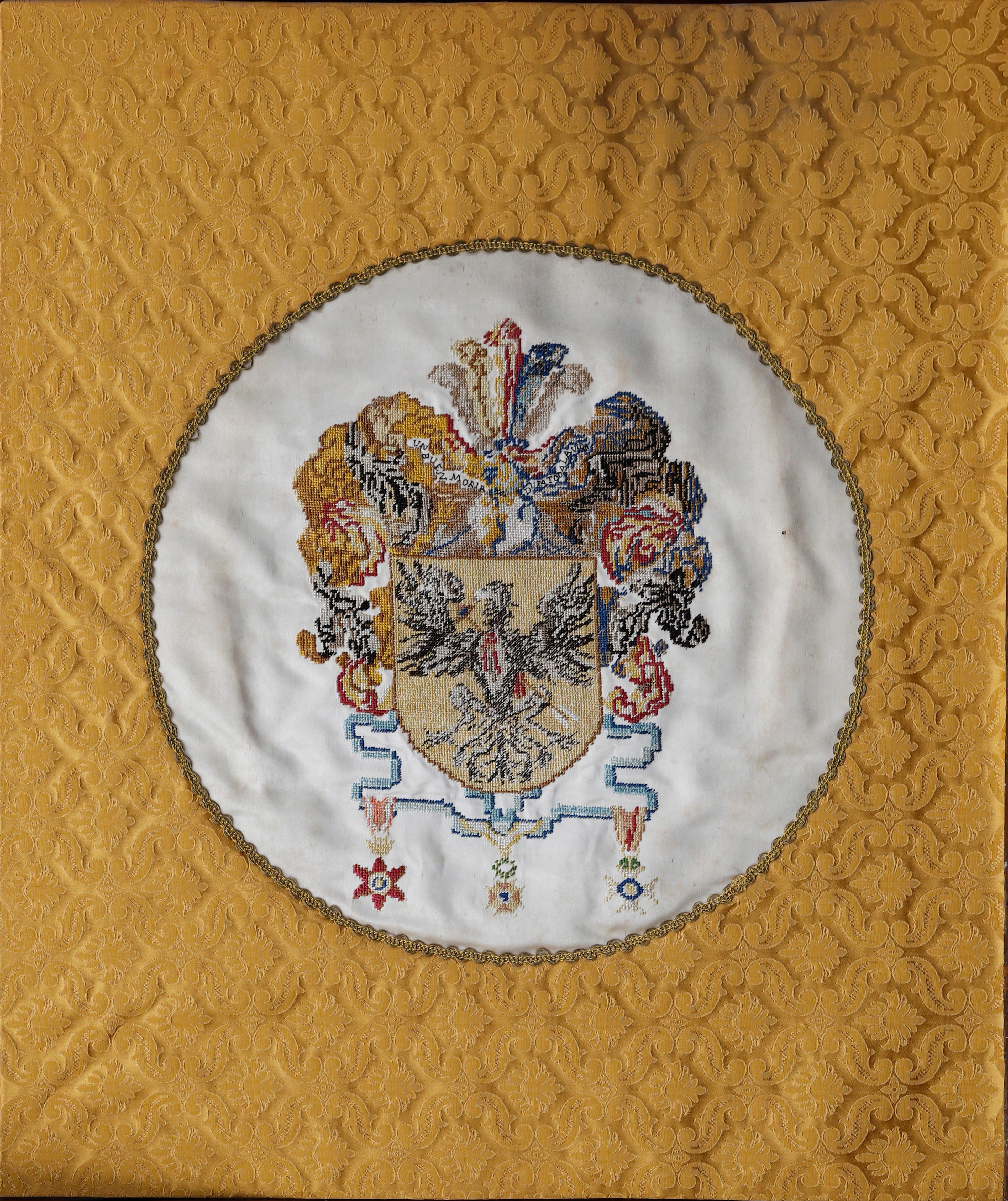 Coat of arms of the surname Villa de Galdames (Vizcaya) in embroidered silk.