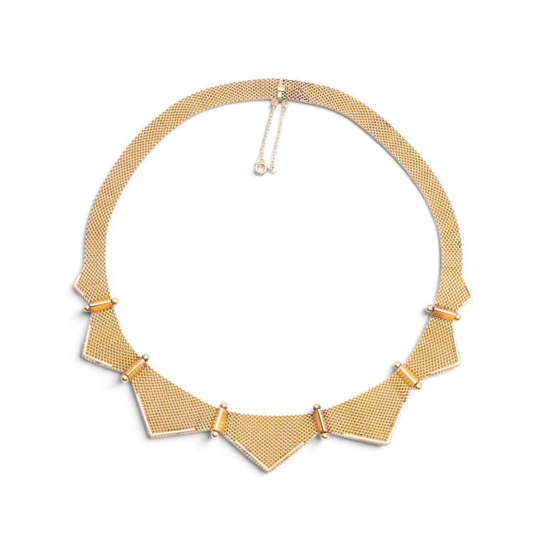 Gold mesh choker, mid 20th Century.