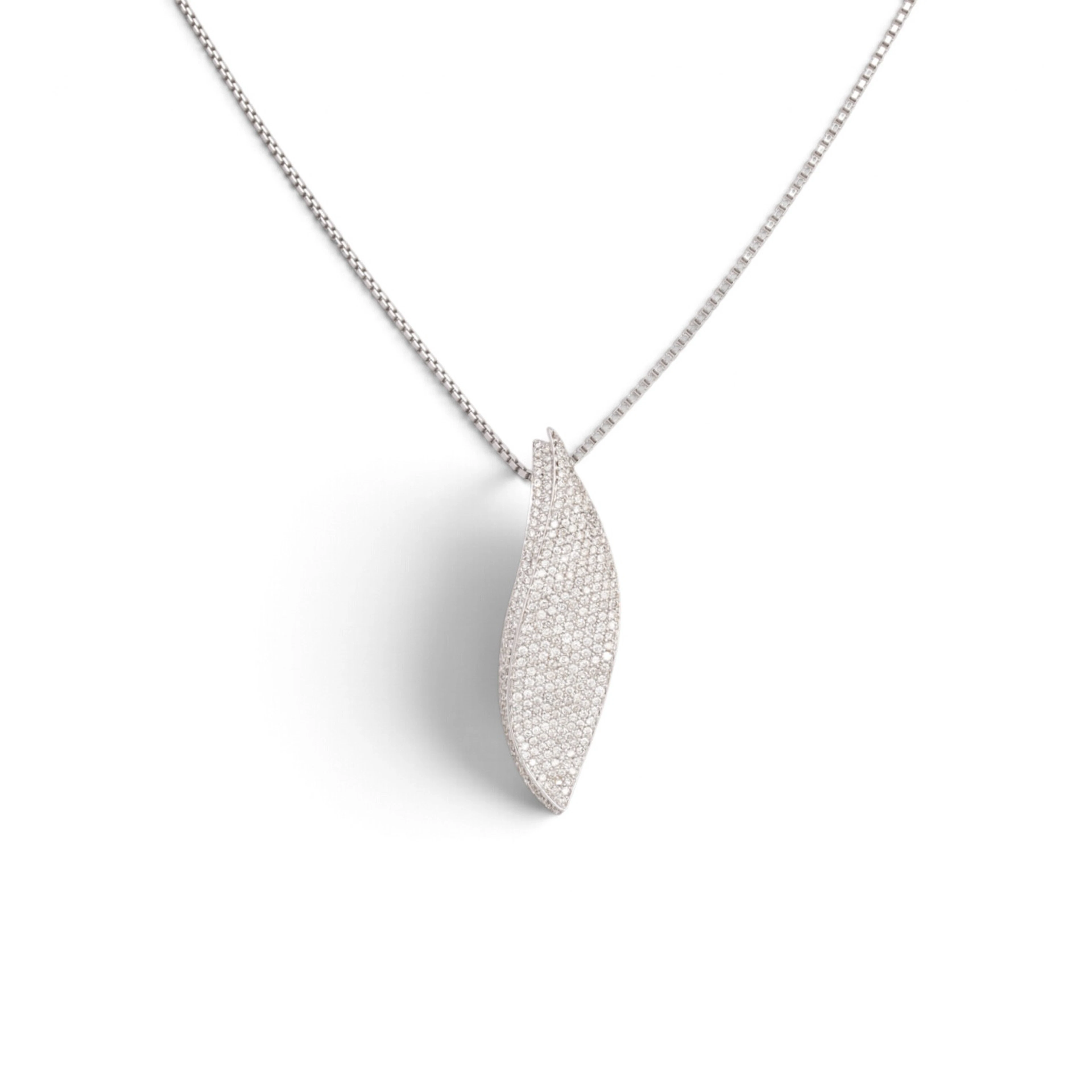 LEAF-SHAPED pendant with diamond pavé.