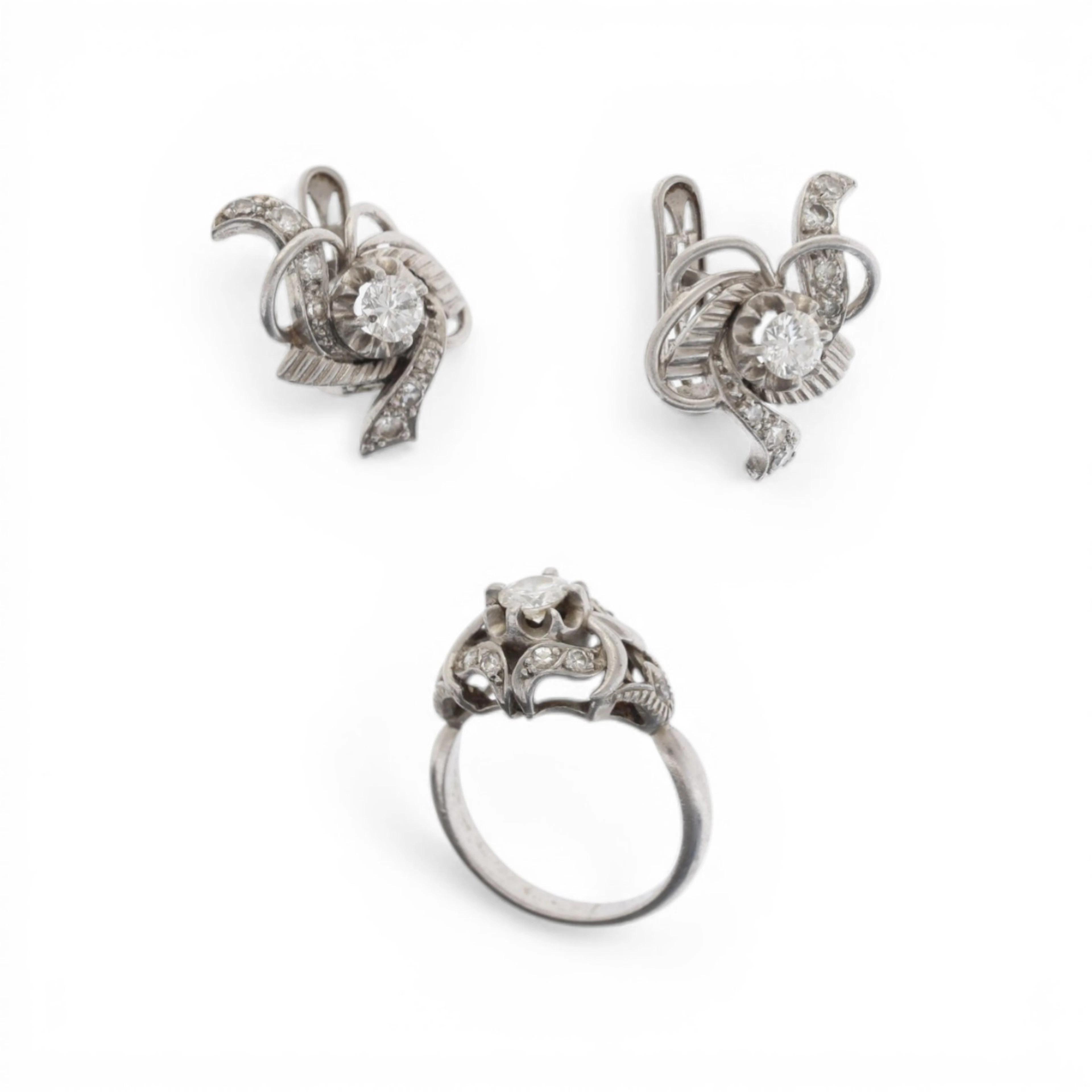 Diamonds ring and earrings set, mid 20th Century.