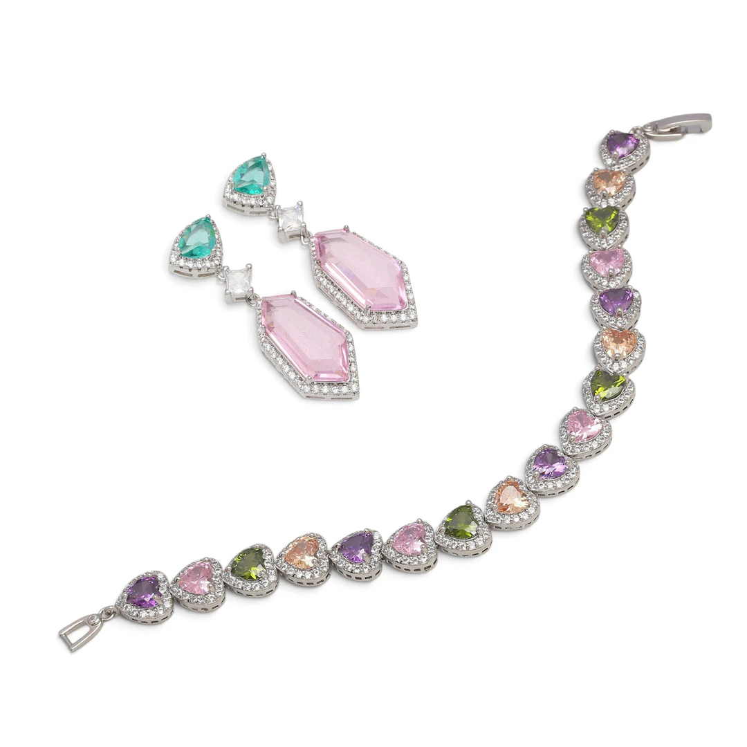 Bracelet and earrings set.