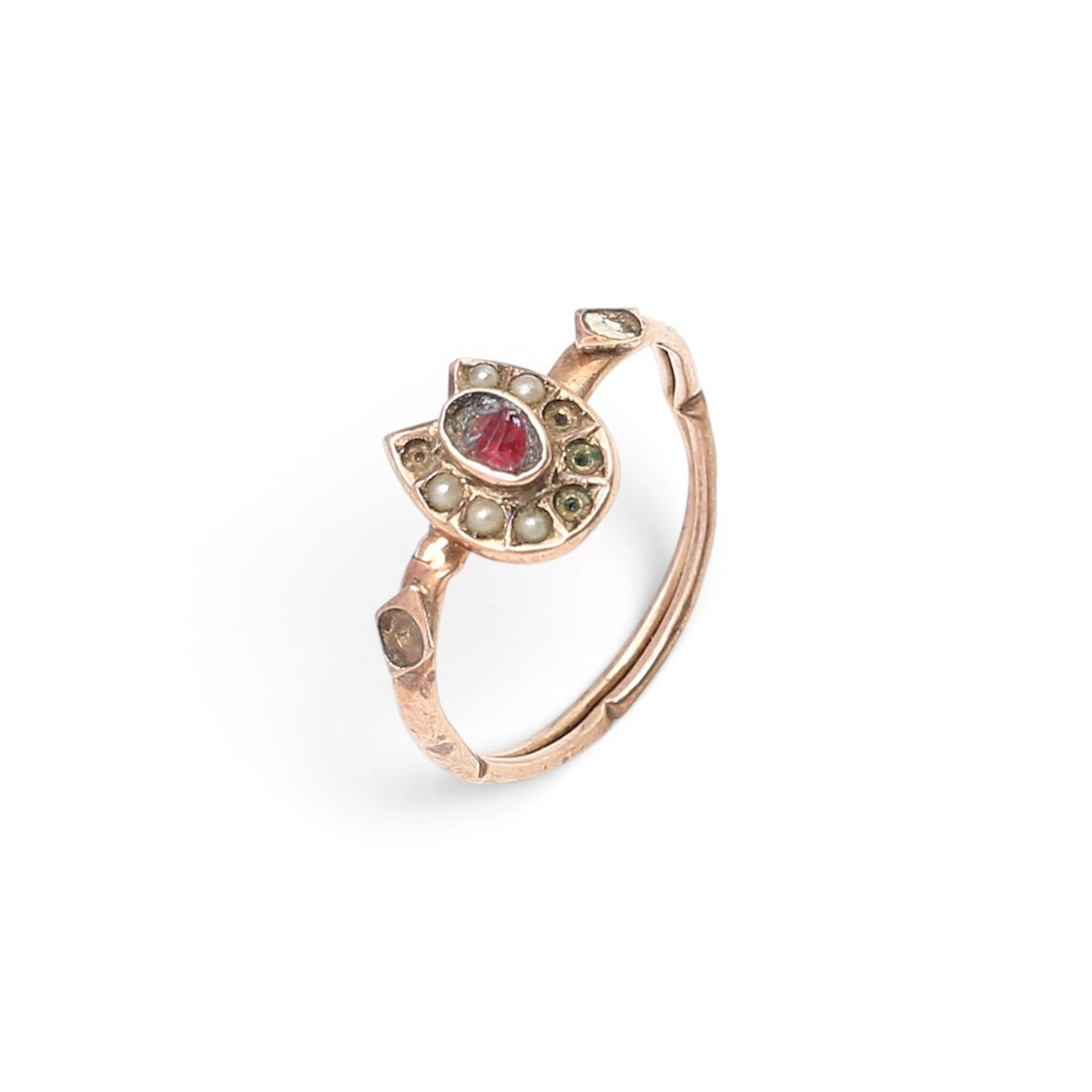 Gold ring, late 19th Century.