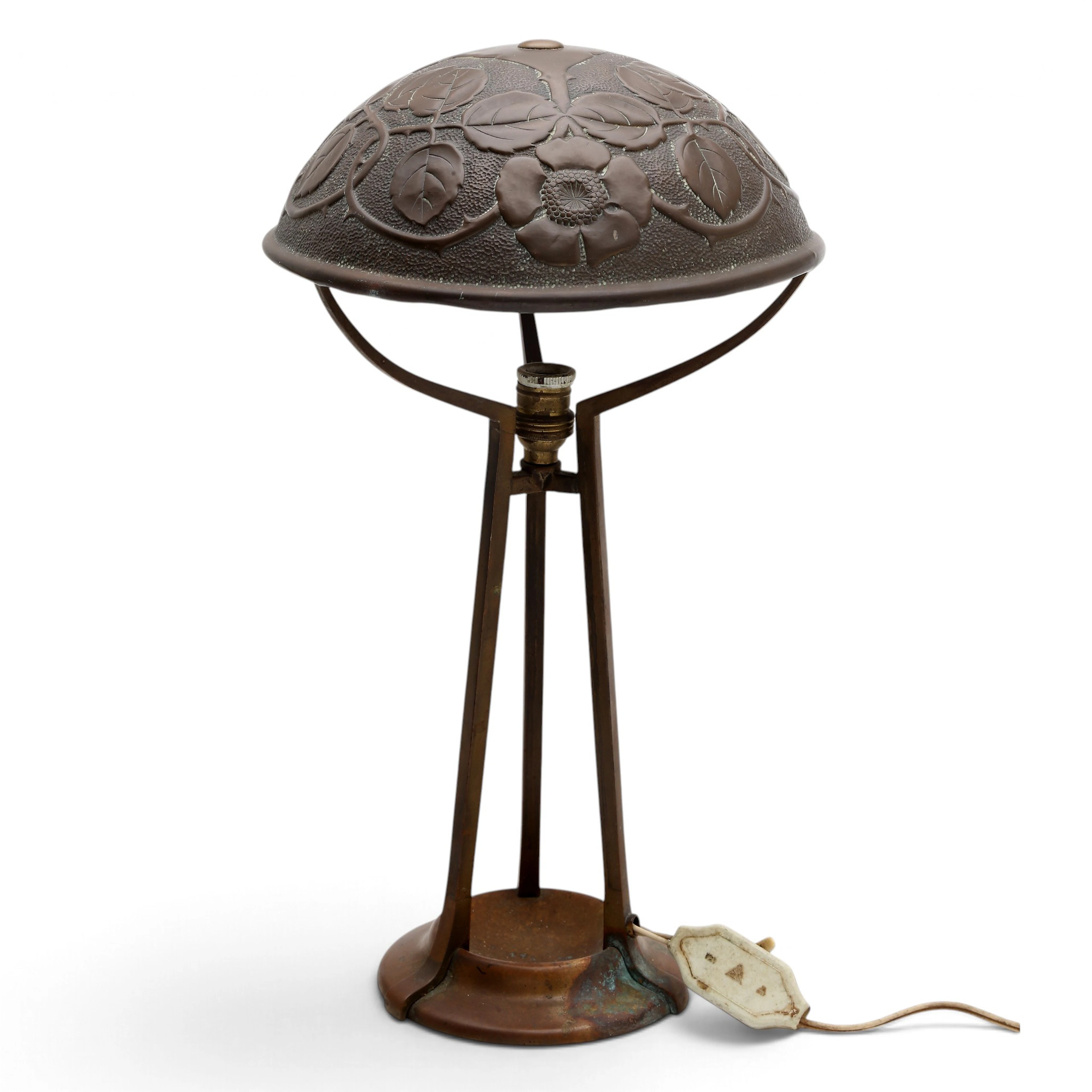 GASPAR HOMAR. Table lamp in copper, circa 1905-1910.