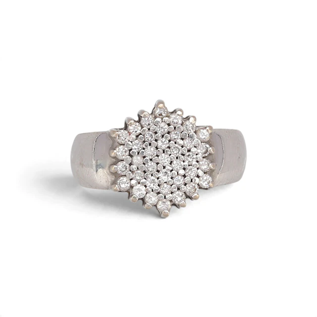 Diamonds pavé ring.
