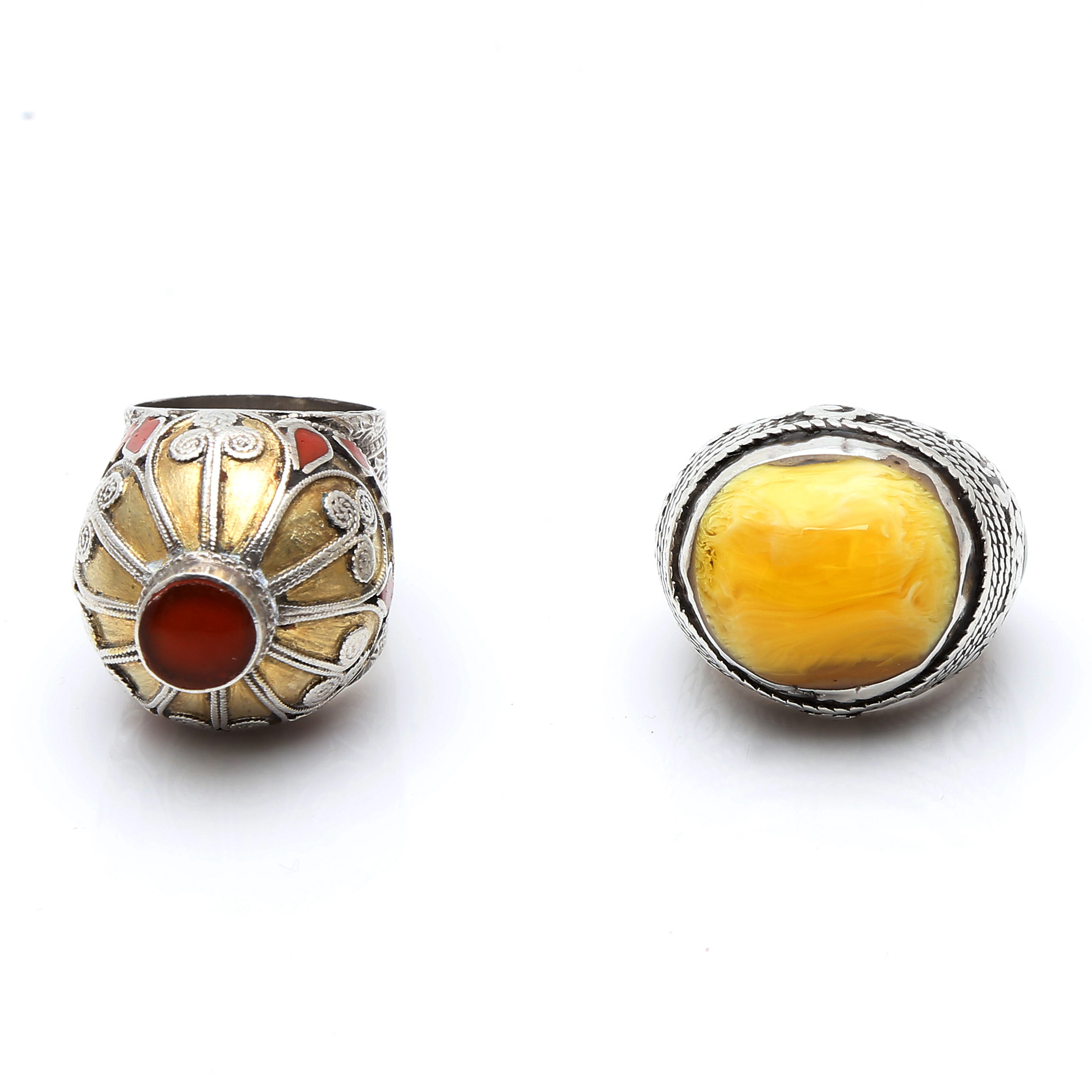 Two Turkish rings in silver with coral simile and yellow carnelian