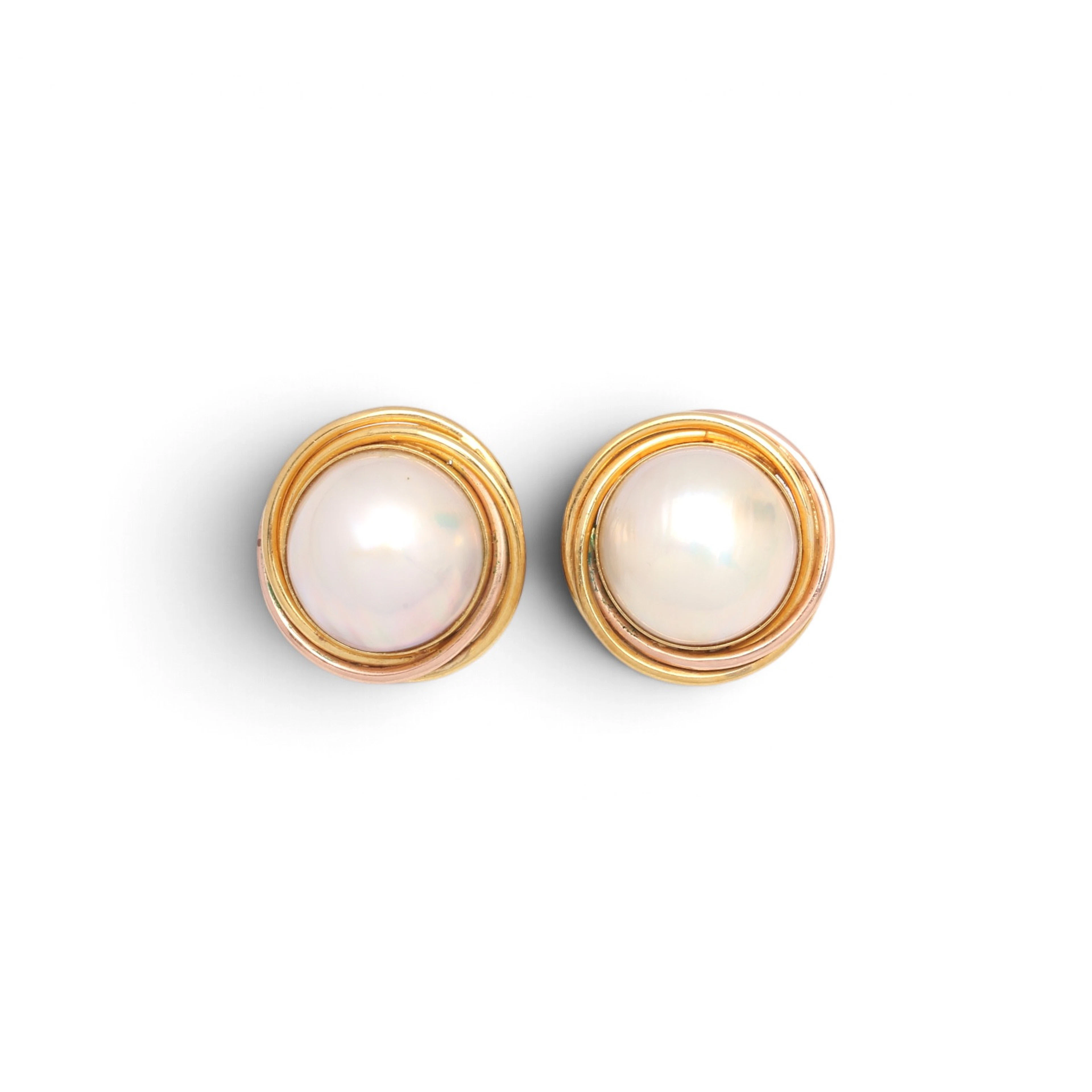 Gold and mabé pearls earrings.