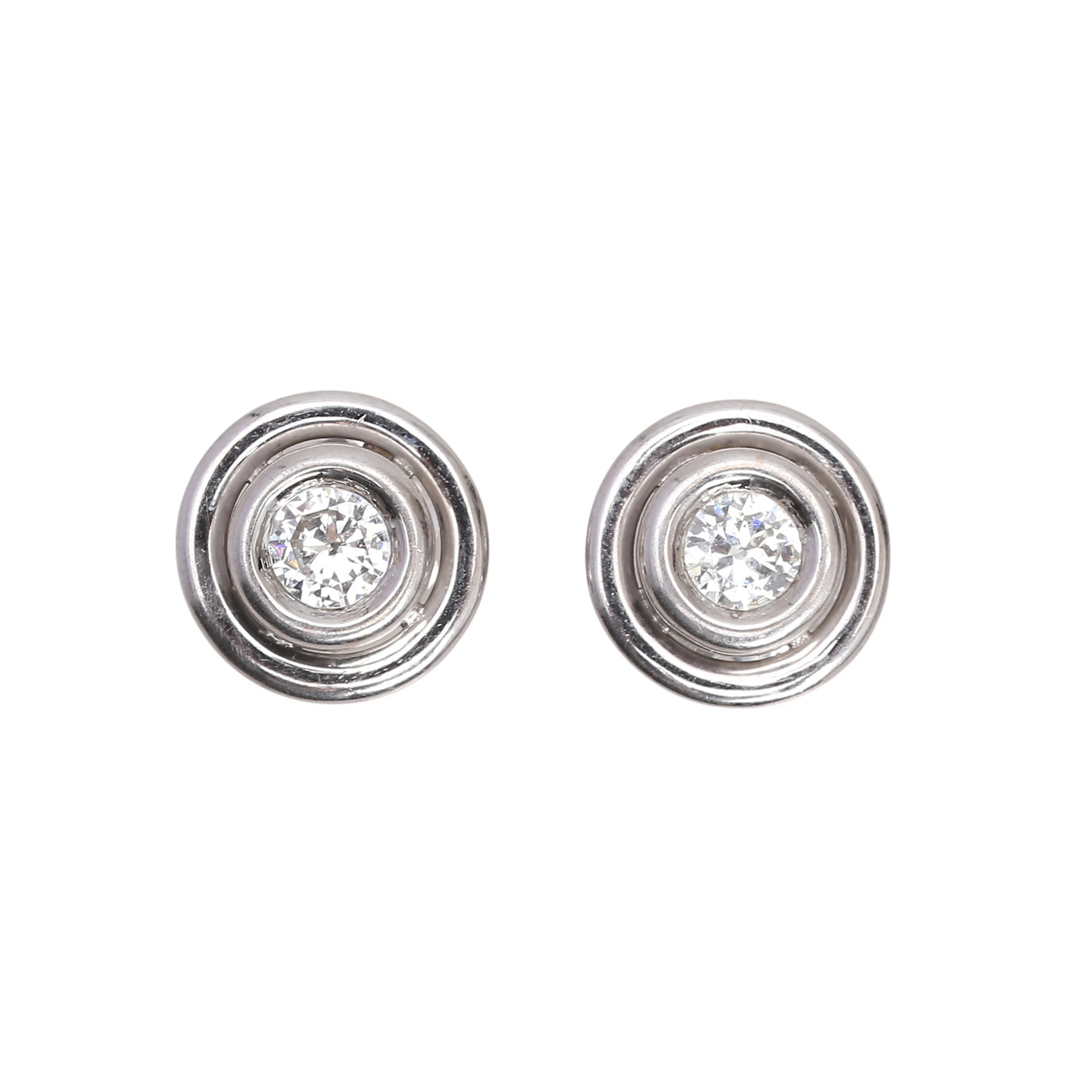 Diamonds earrings.