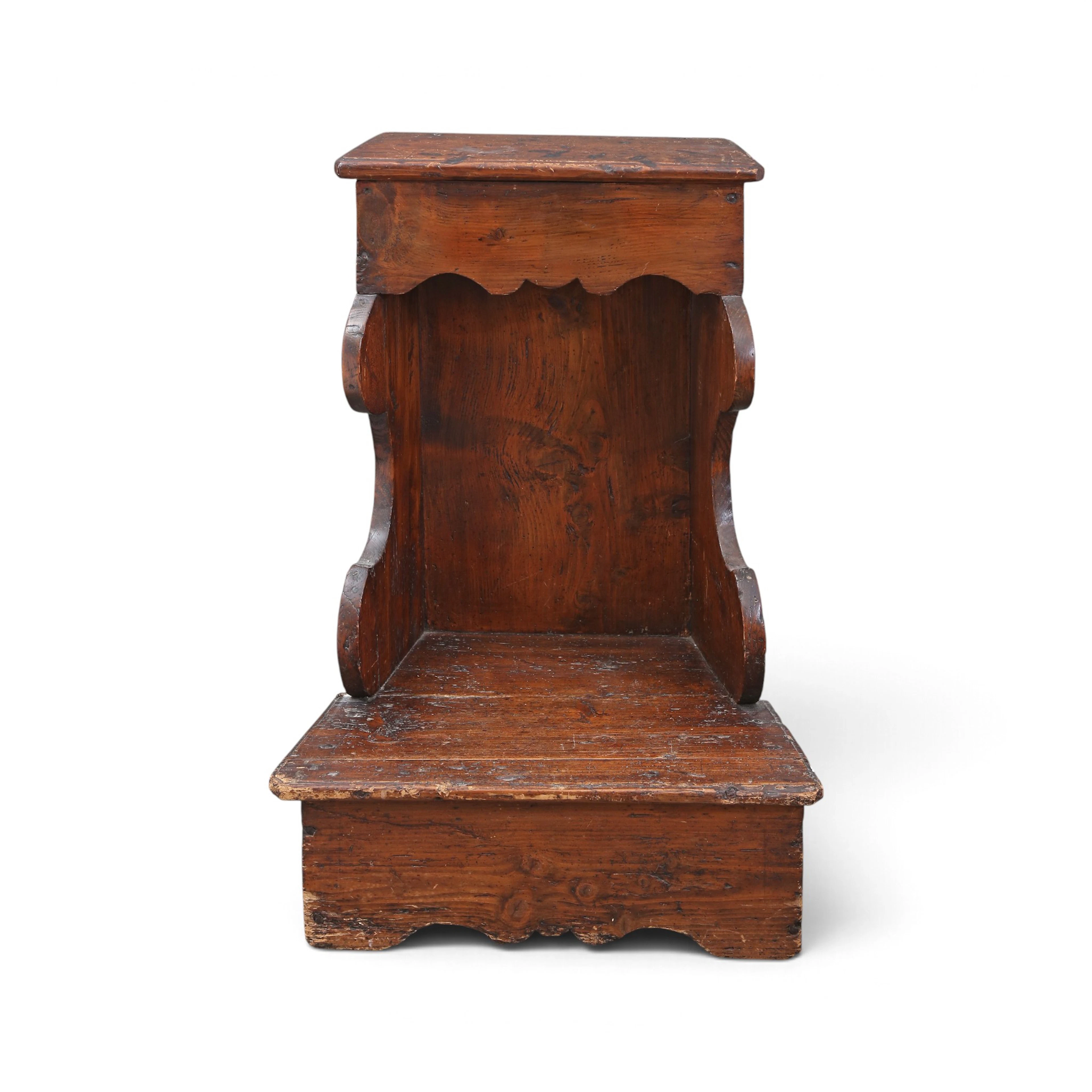 Italian walnut prie-dieu, 18th century.