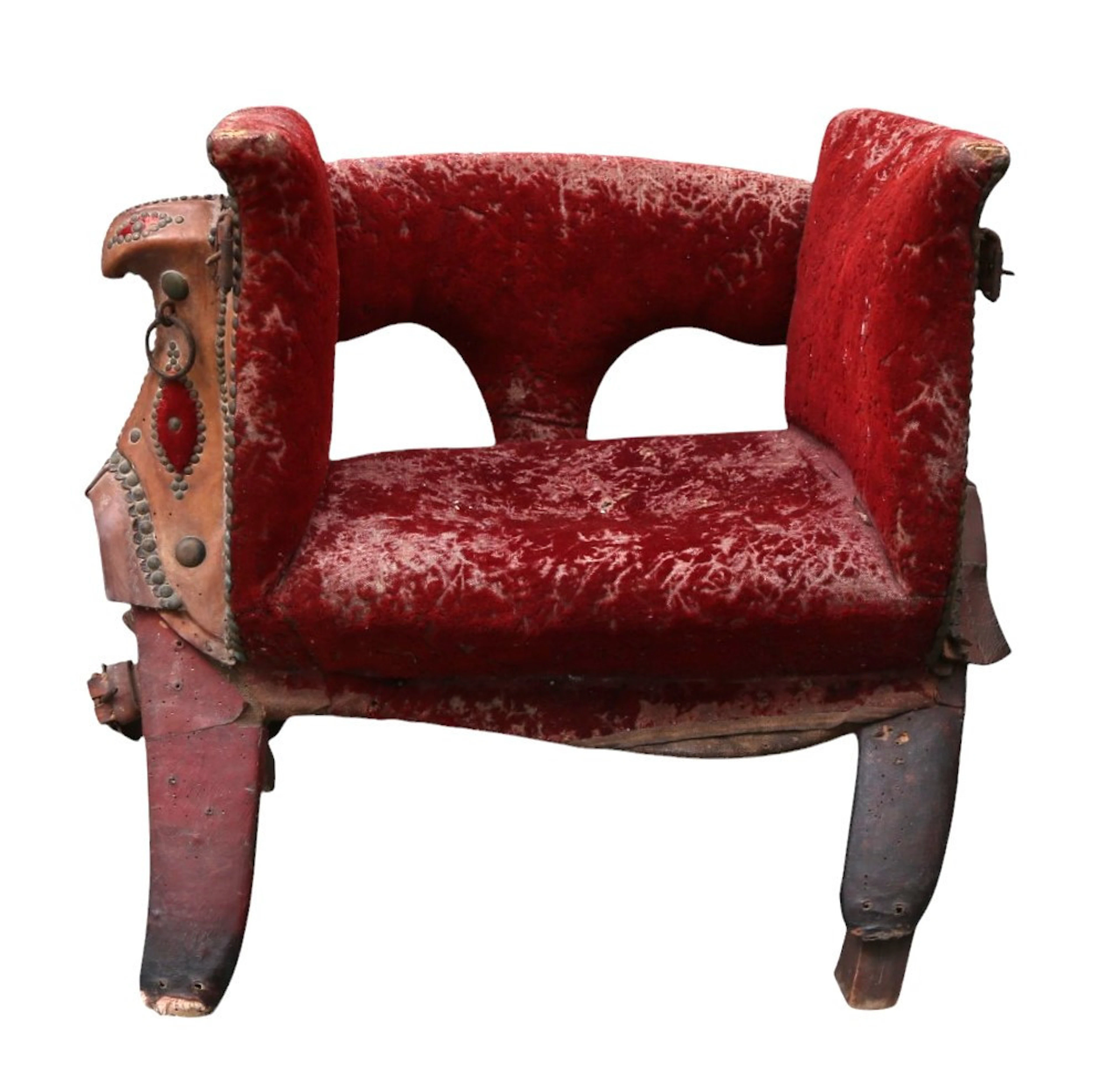 Spanish saddle for females in claped leather and velvet, from the 19th century.