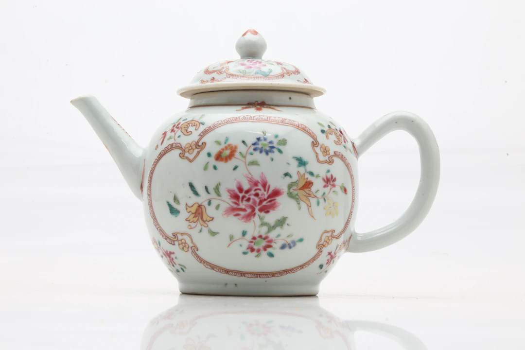 Chinese Qianlong teapot in 'rose family' porcelain for the East India