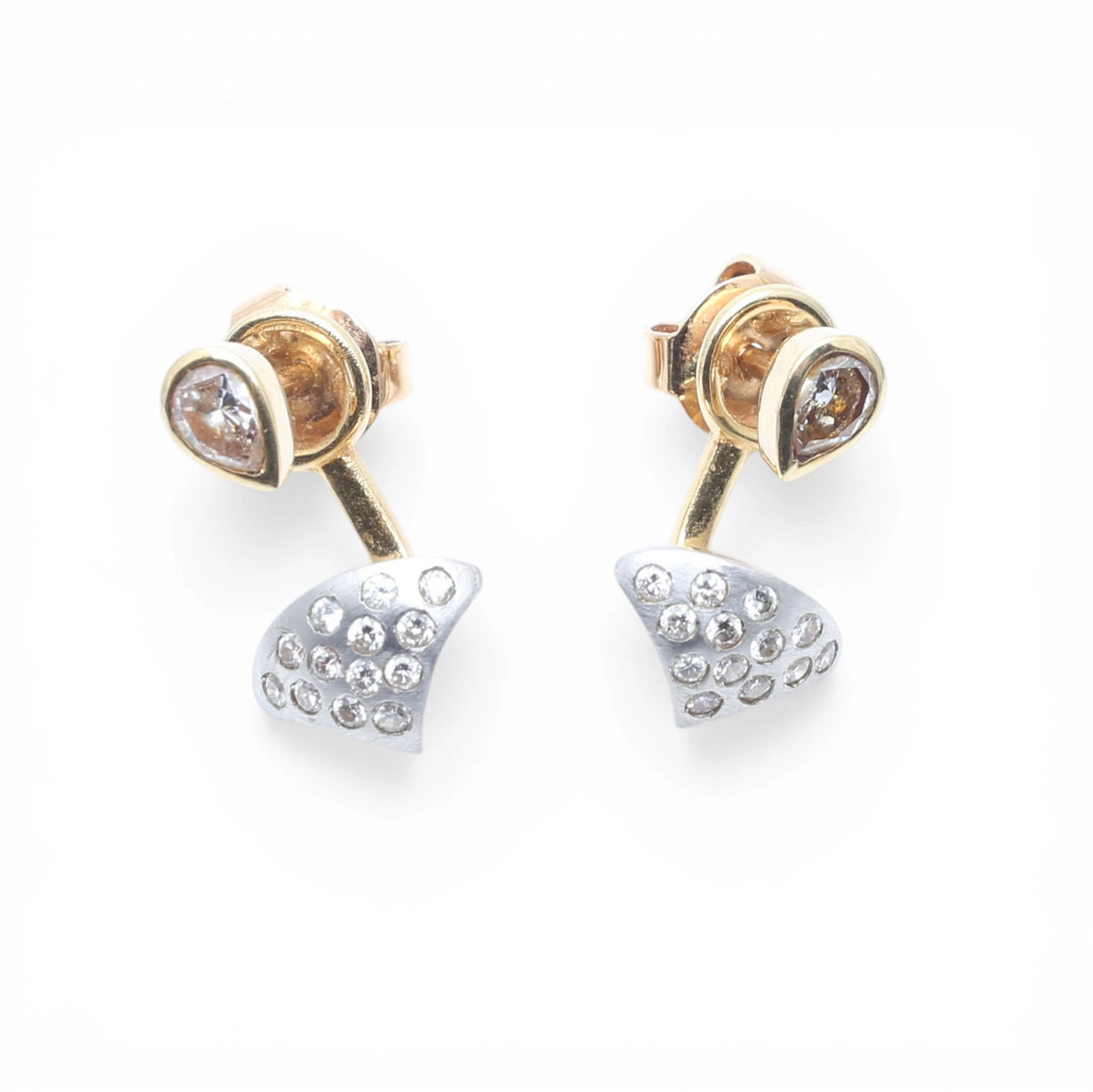 VICTOR CAPARRÓS. 'Ear jacket' earrings in gold and diamonds.