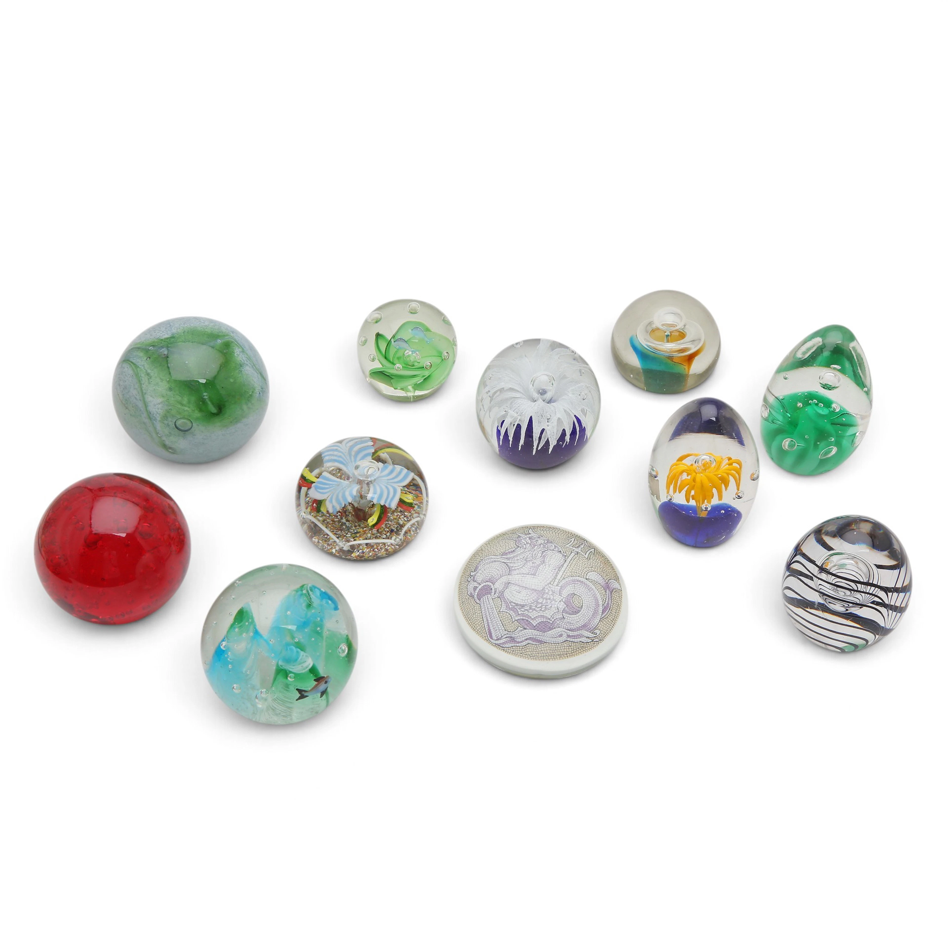 Eleven glass paperweights with polychrome inclusions, 20th Century.