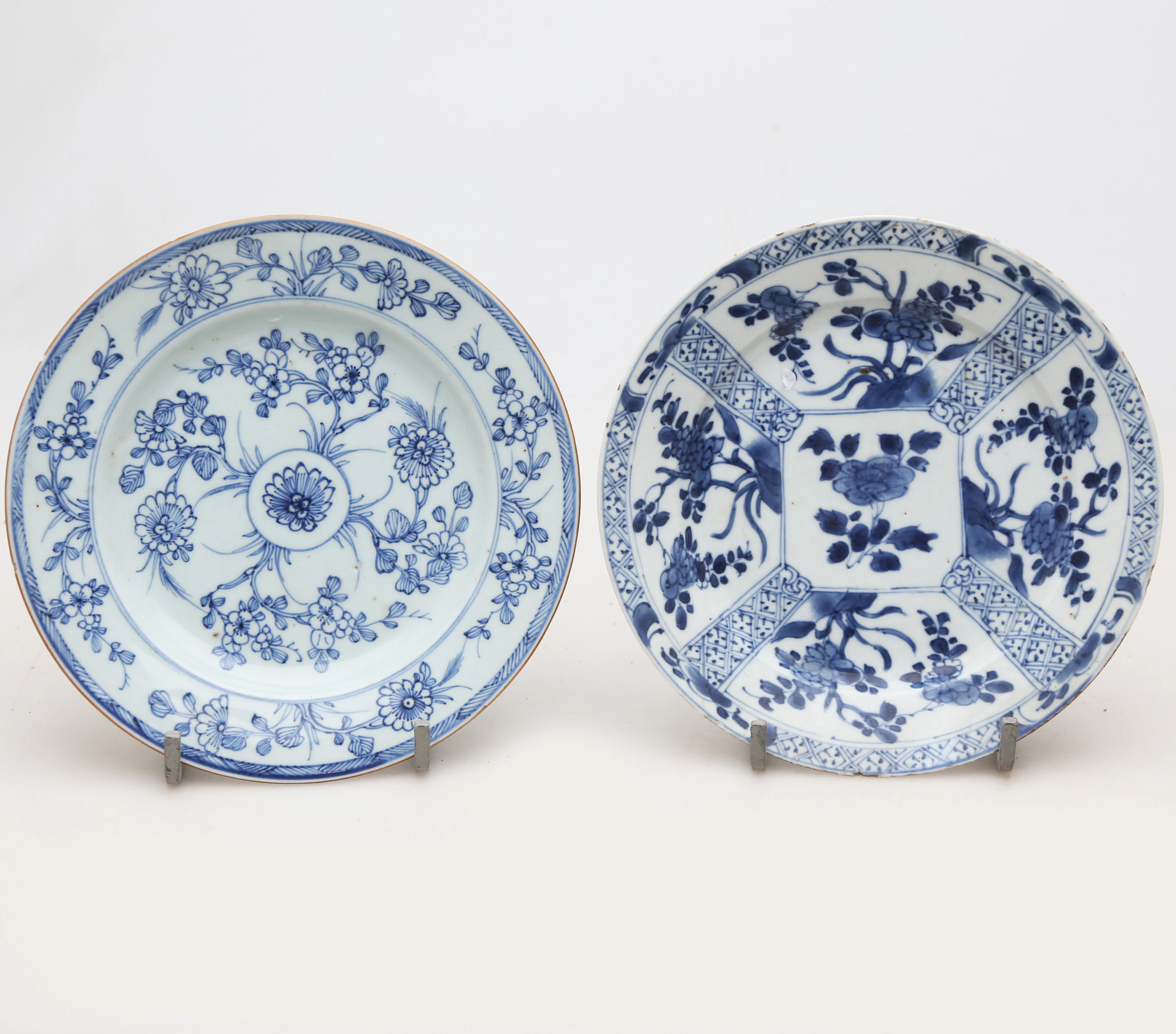 Two Chinese Qianlong dishes in blue and white porcelain, 18th Century.
