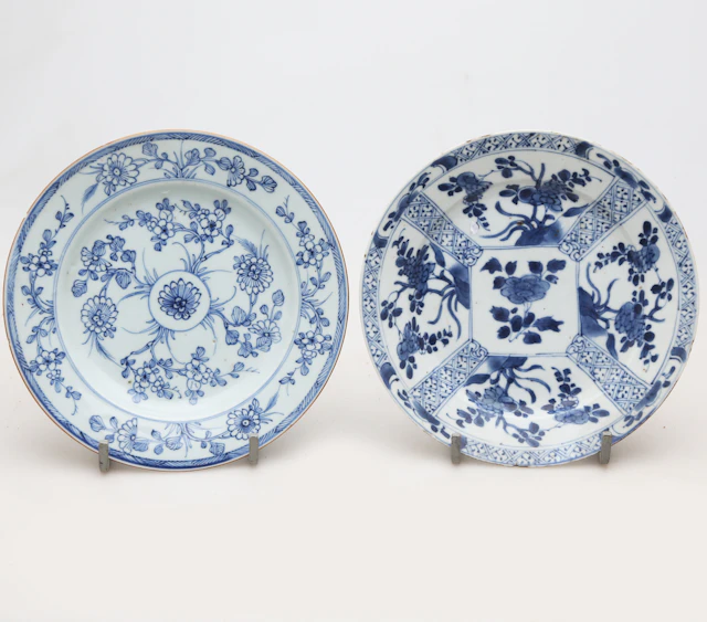 Two Chinese Qianlong dishes in blue and white porcelain, 18th Century.