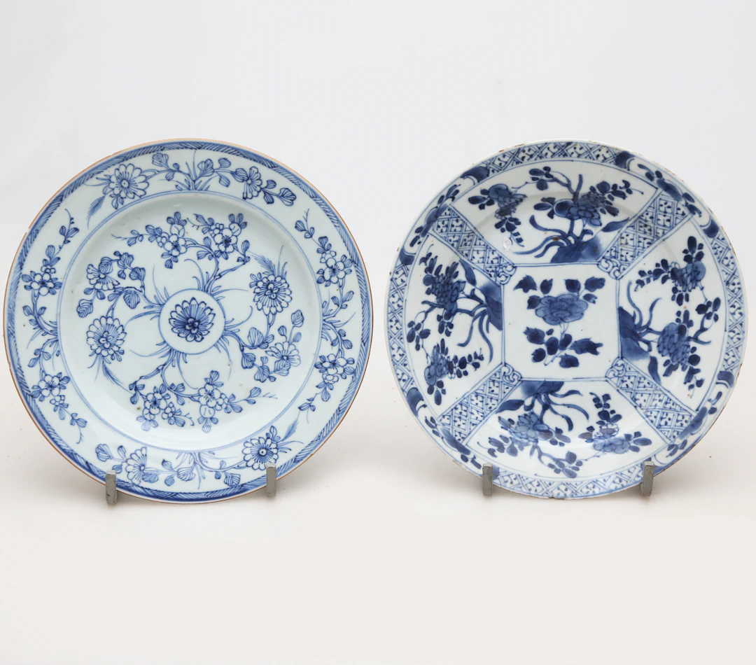 Two Chinese Qianlong dishes in blue and white porcelain, 18th Century.