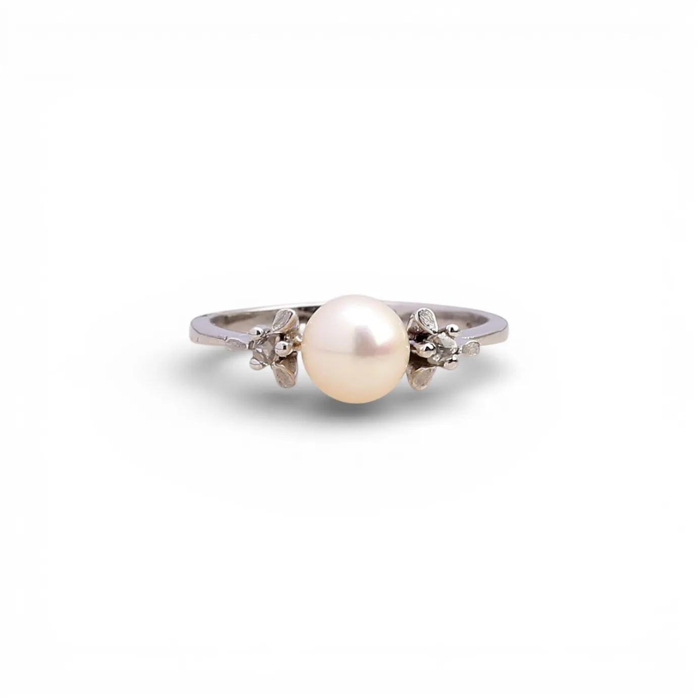 Pearl and diamond triplet ring.