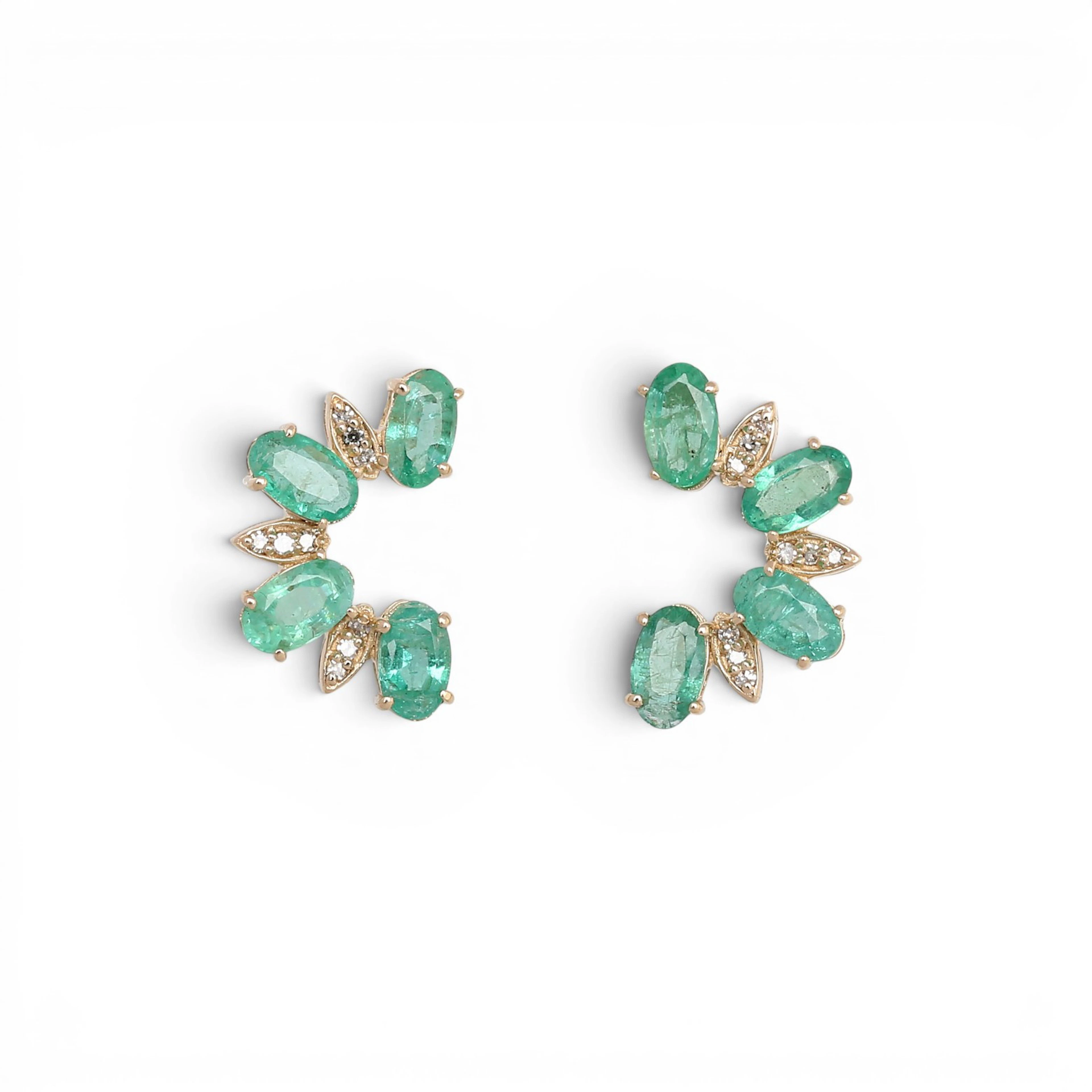Emeralds and diamonds earrings.