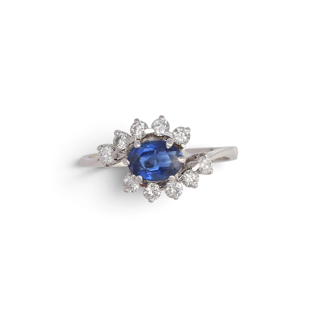 Sapphire and diamonds ring.