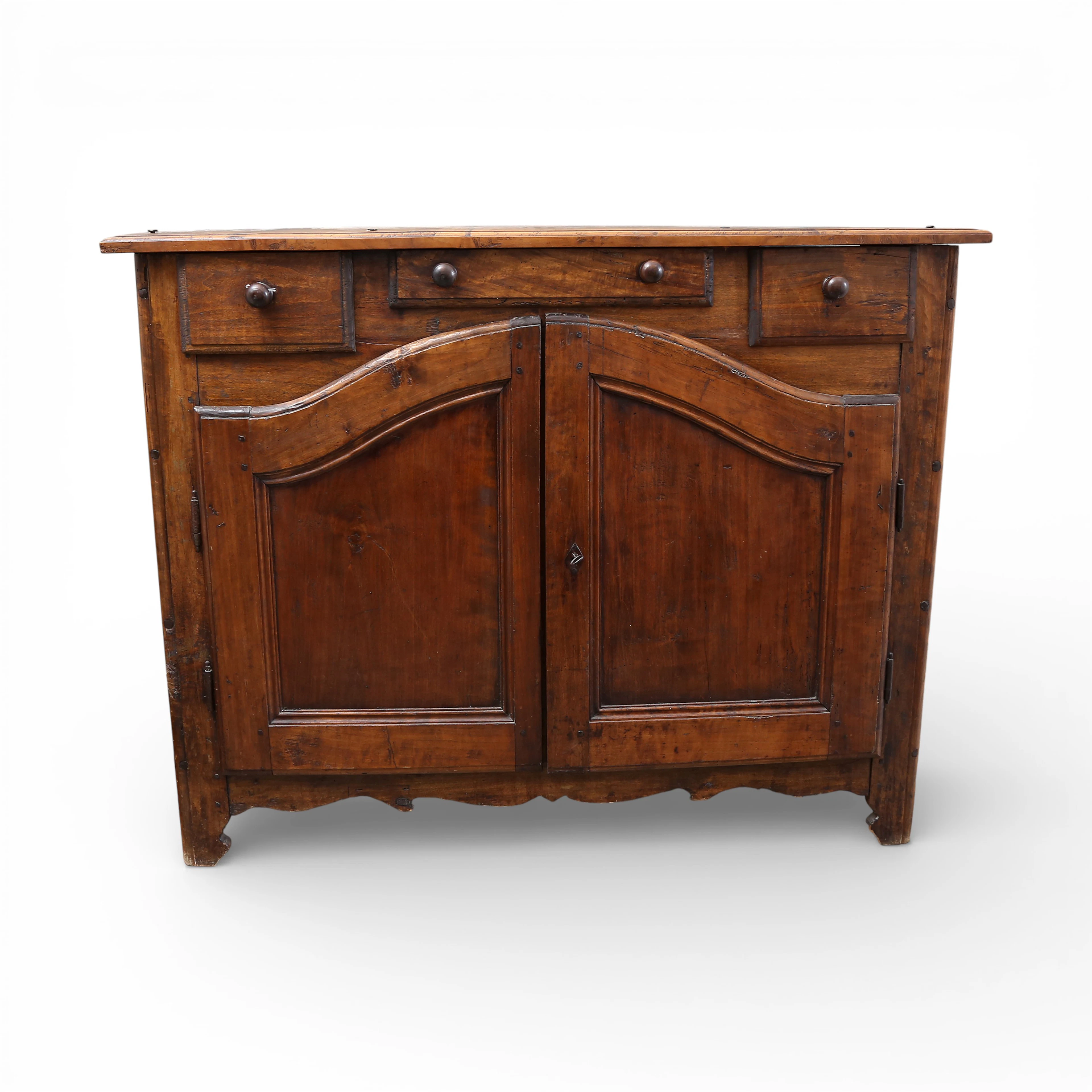 French Provençal walnut chest of drawers, from the 19th century.