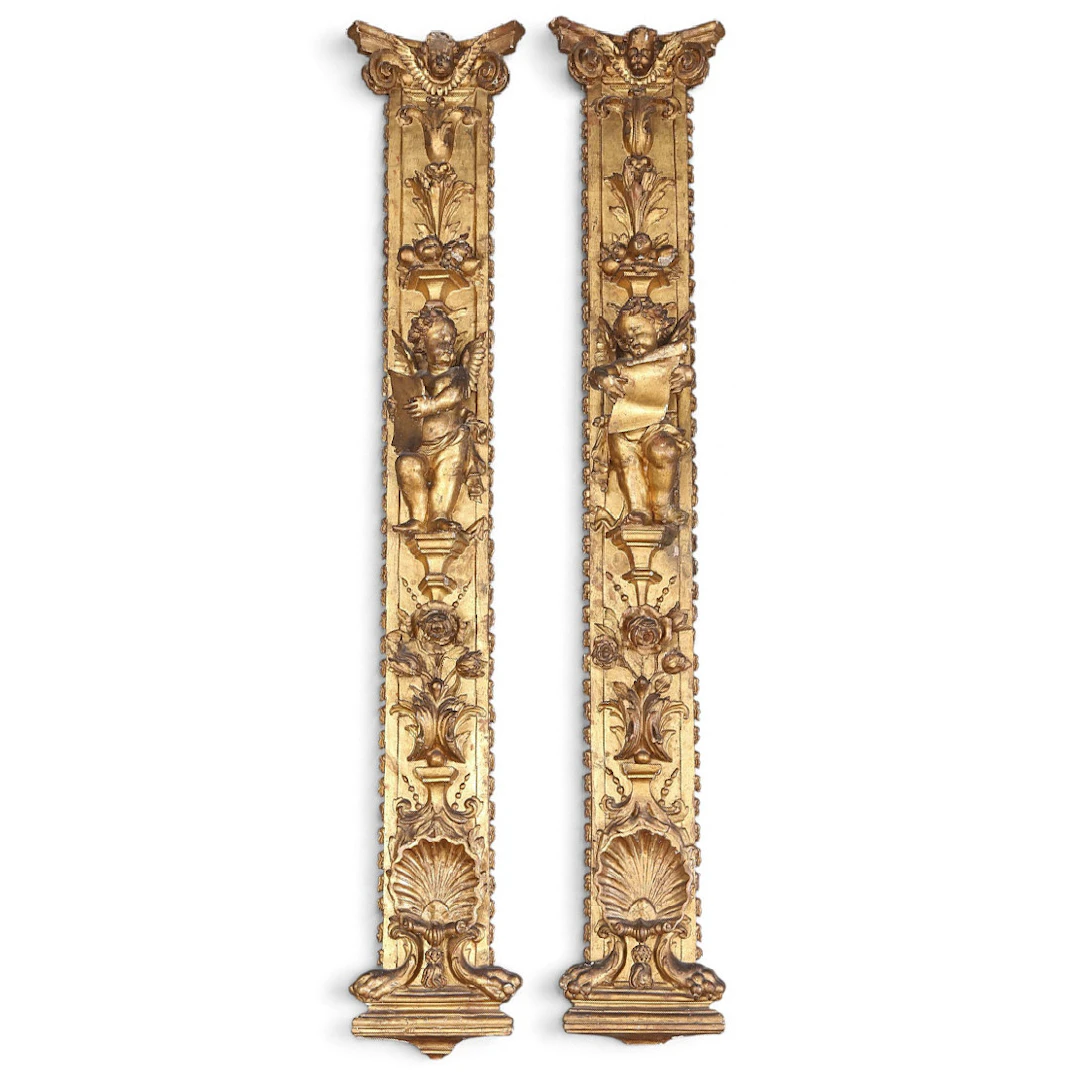 PROBABLY FRENCH SCHOOL, FIRST HALF OF THE 18TH CENTURY. Pair of carved