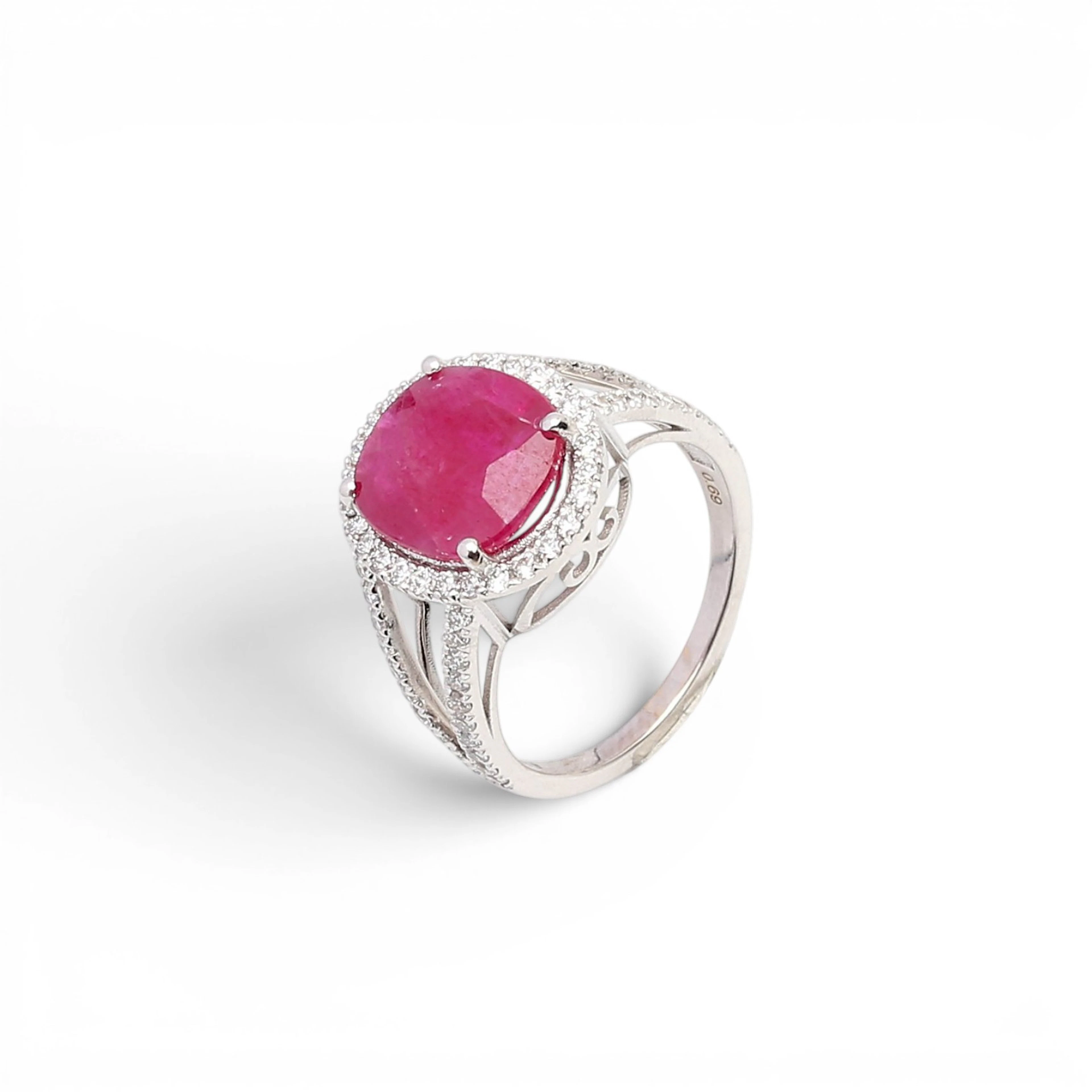 Ruby and diamonds ring with certificate.