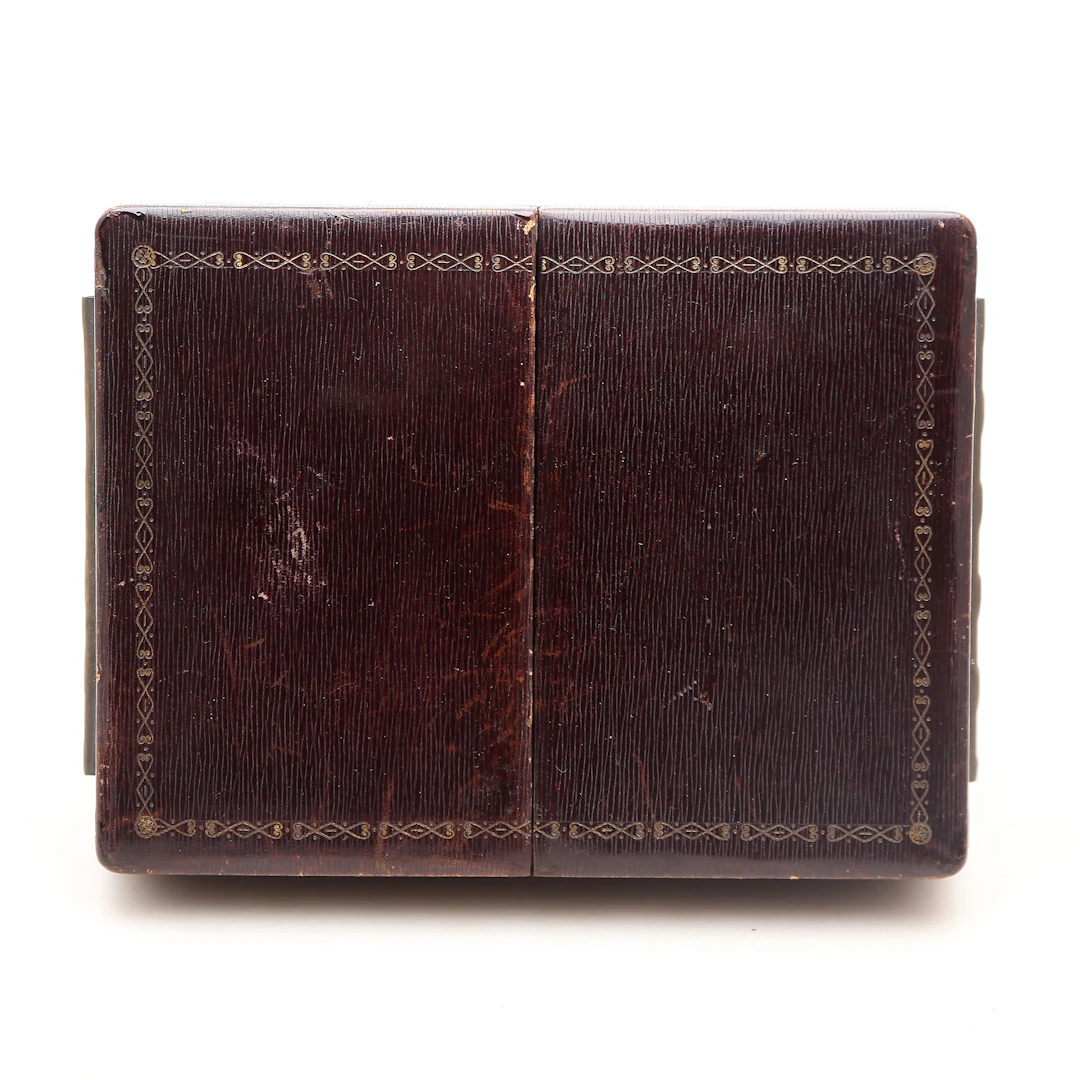 Loewe cigar case in wood and leather, 20th Century.