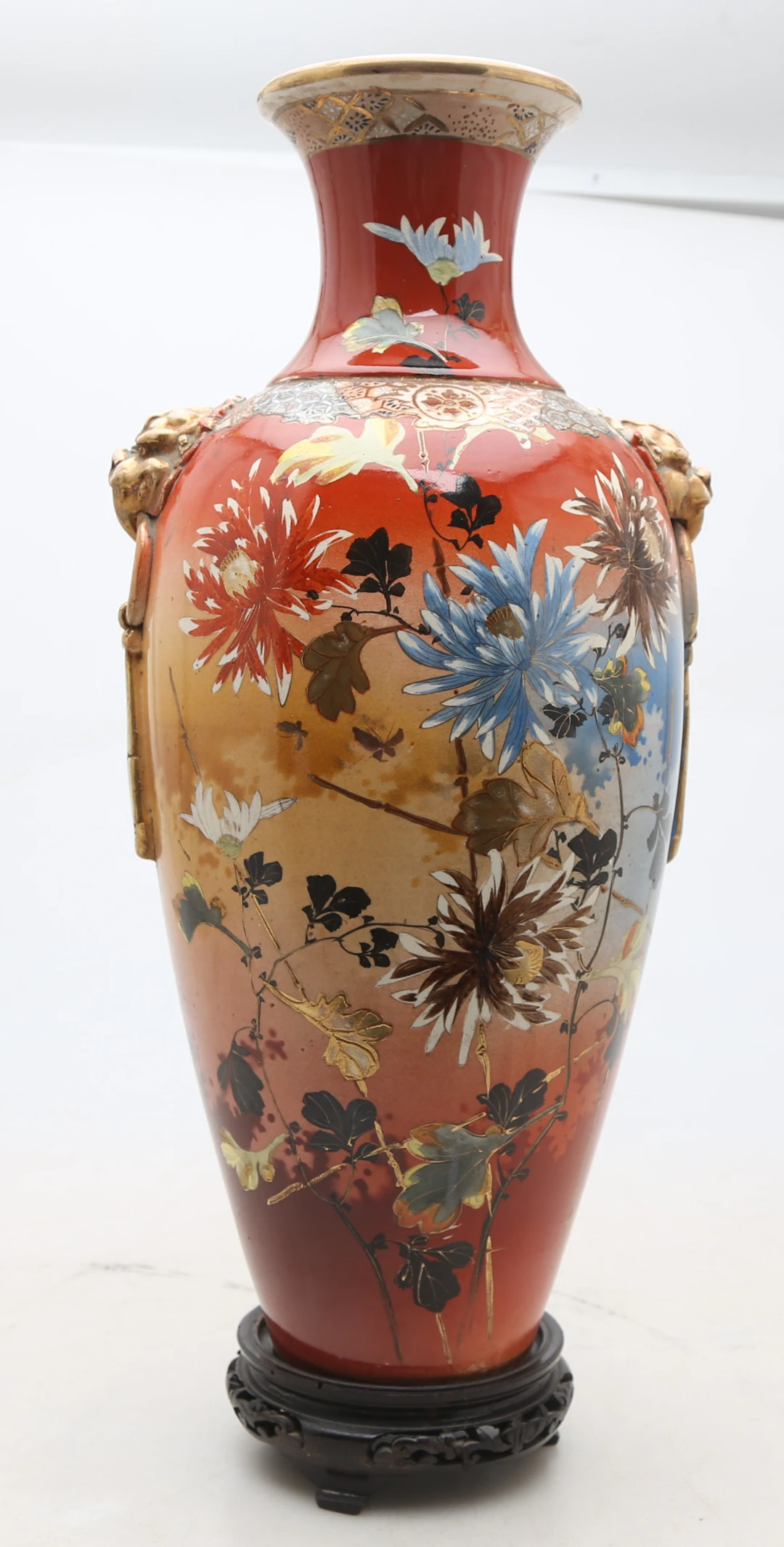 Japanese Satsuma earthenware vase, early decades of the 20th Century.