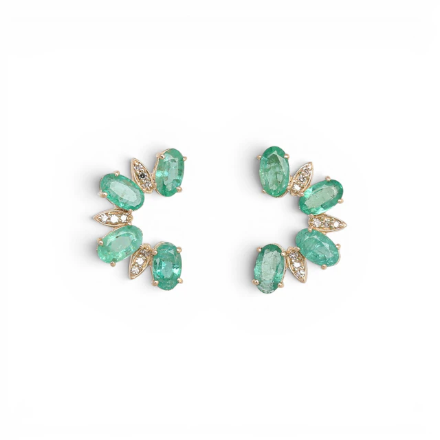 Emeralds and diamonds earrings.