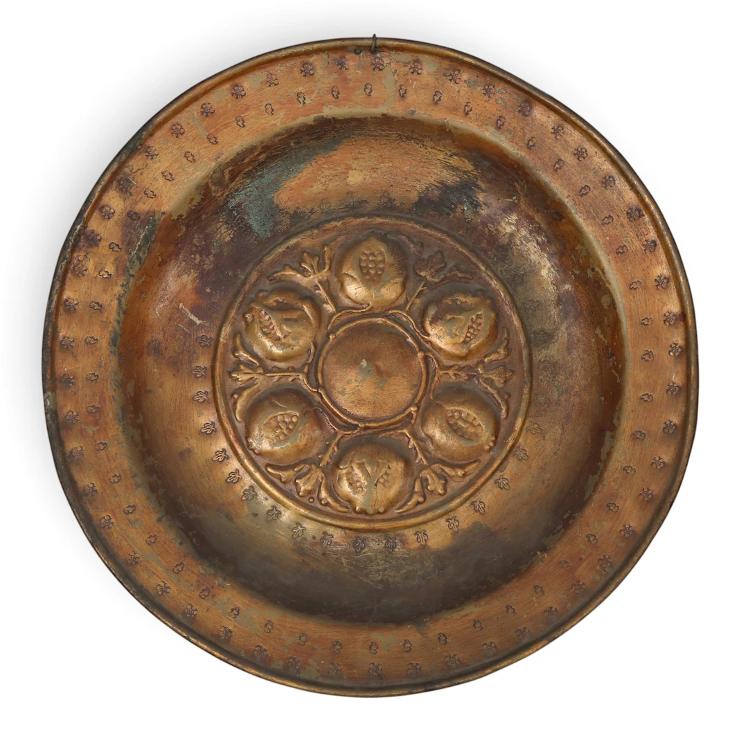 Dinand or Nuremberg alms dish in embossed brass, 16th Century.
