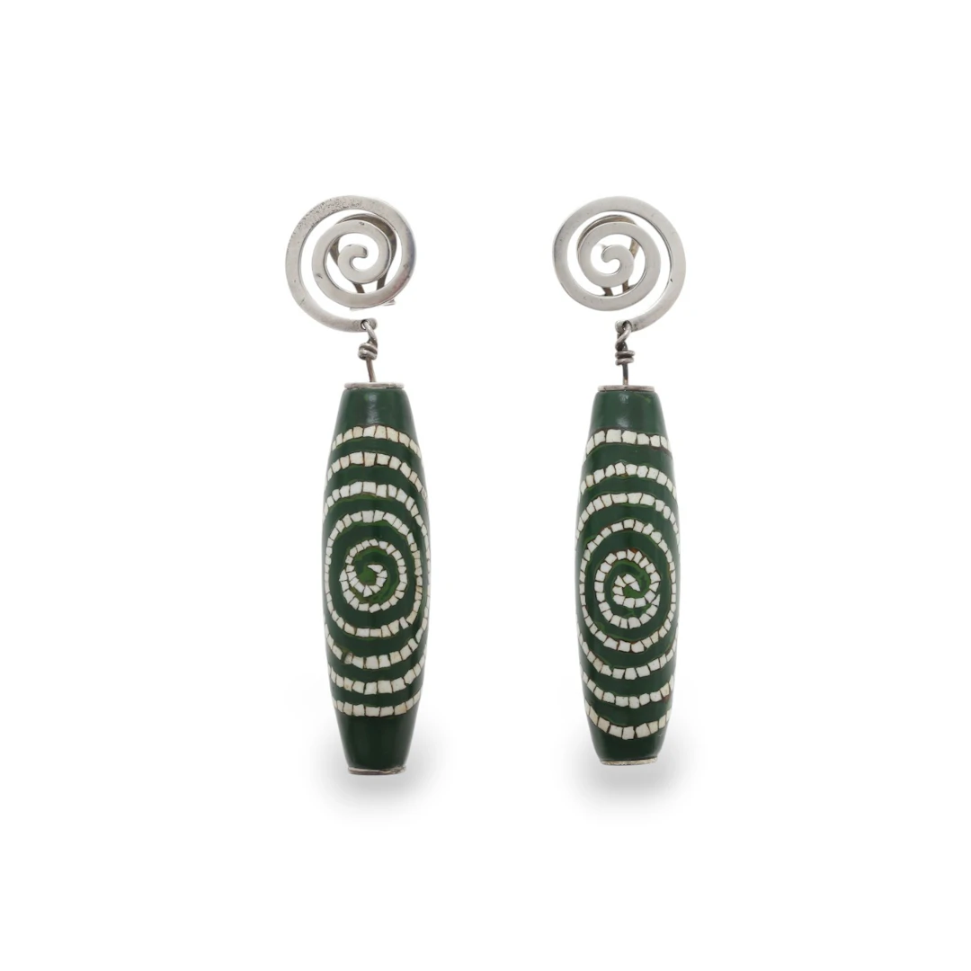 LUISA LARENA. Long earrings in "Urushi" lacquer, circa 1985-1995.
