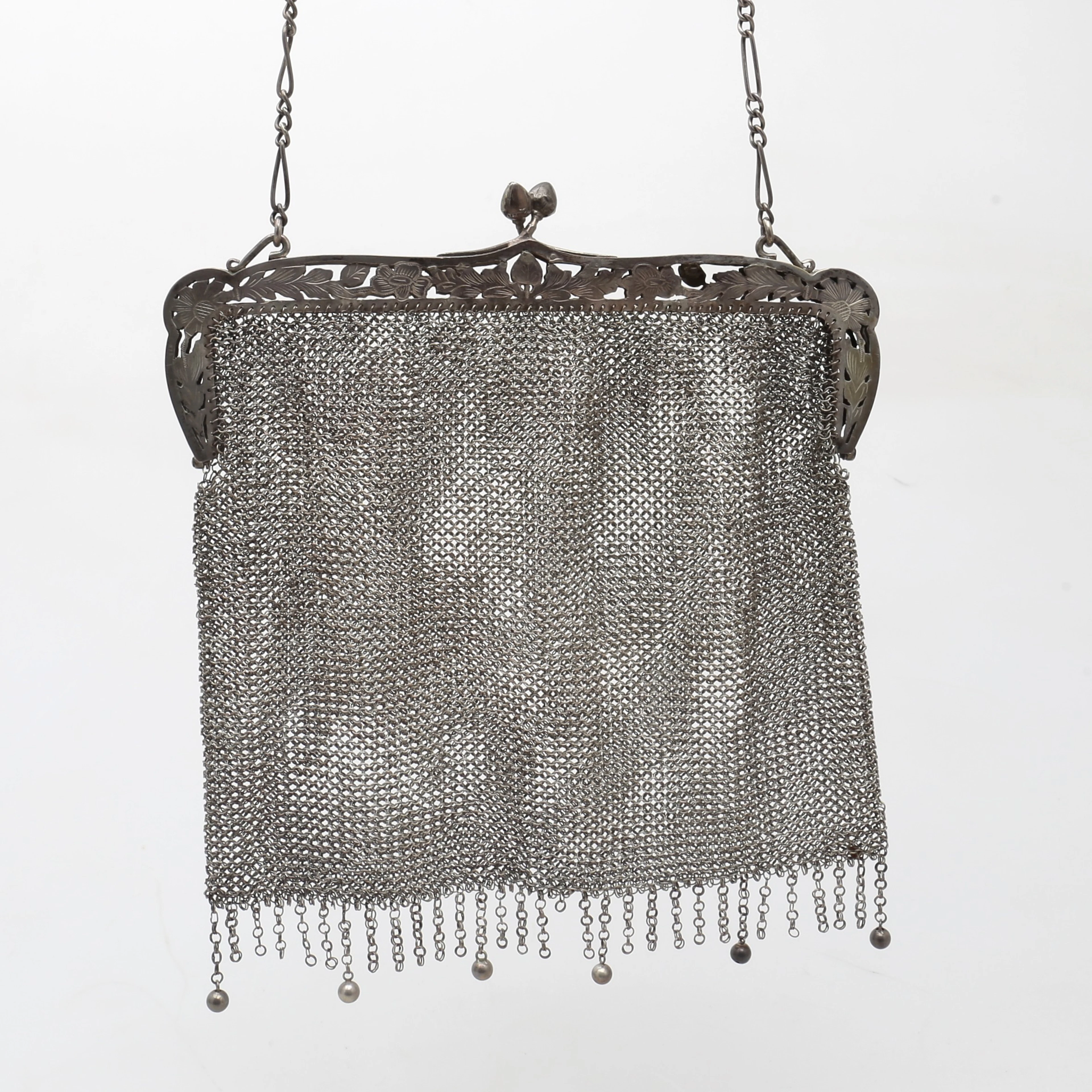Belle Époque silver mesh bag, early 20th Century.
