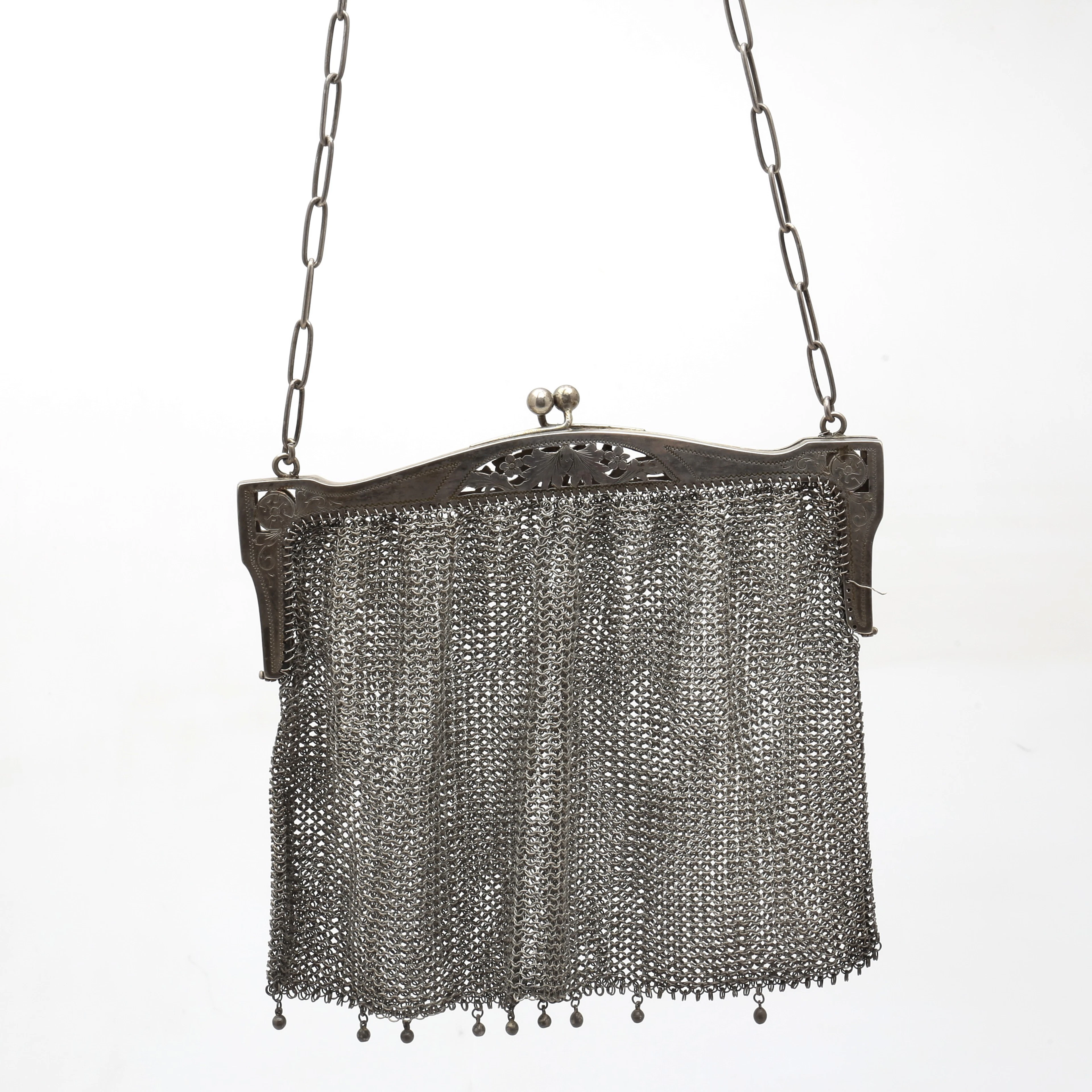 Belle Époque silver mesh bag, early 20th Century.