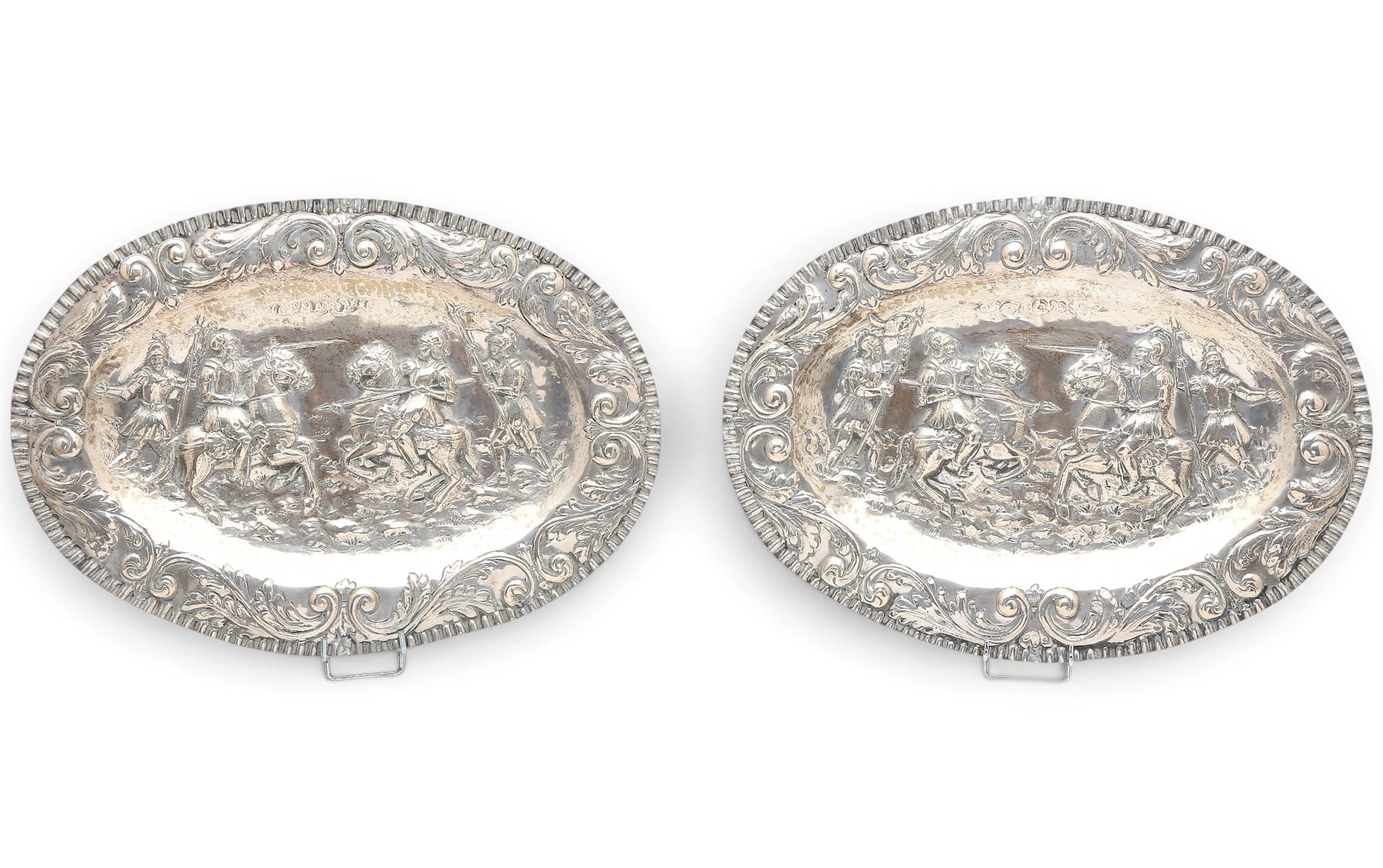 Pair of ornamental silver trays, first half of the 20th century.
