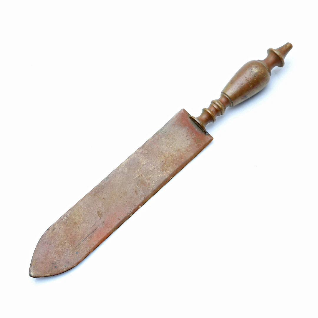 Letter opener in gilt bronze, first third of the 20th Century.