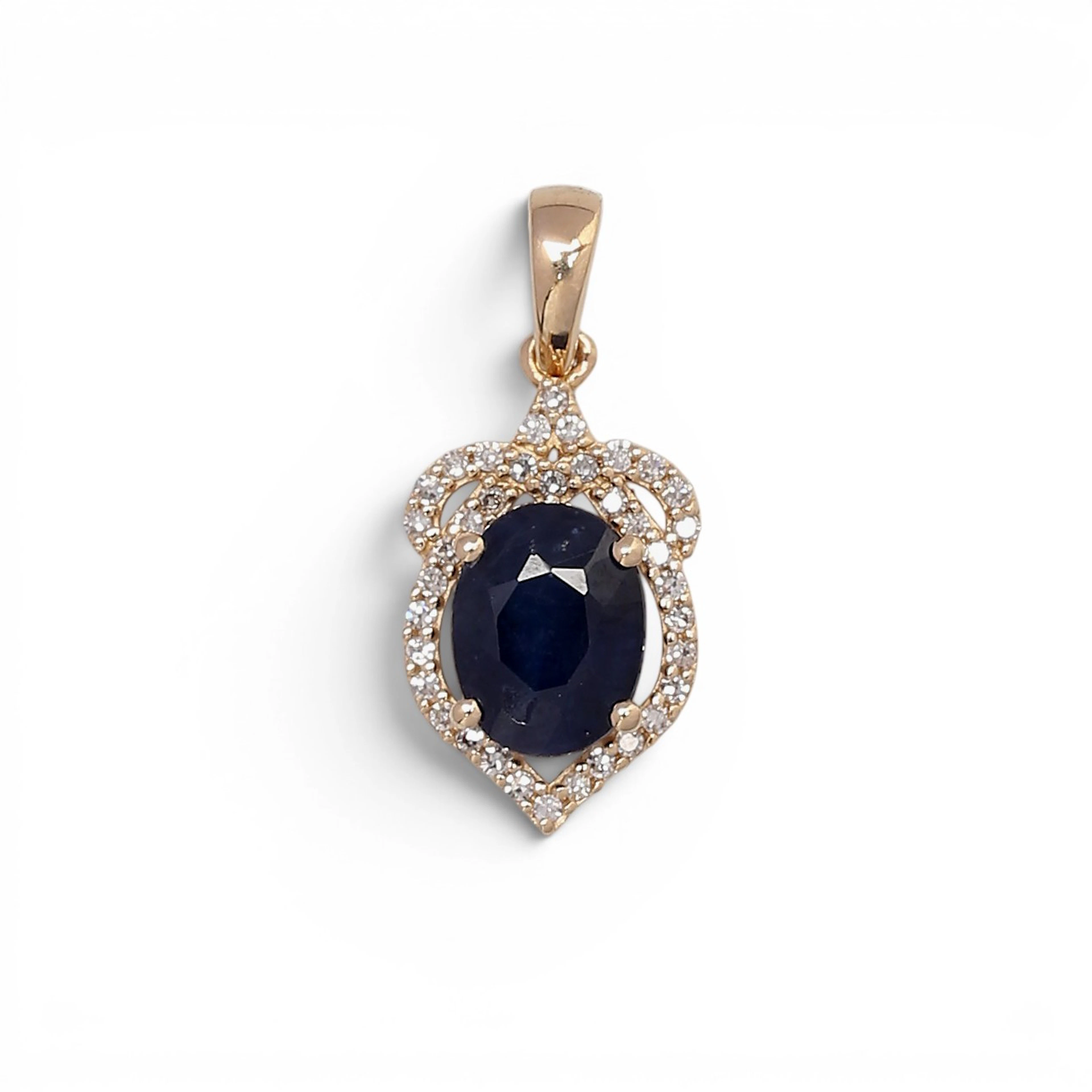 Sapphire and diamonds pendant.