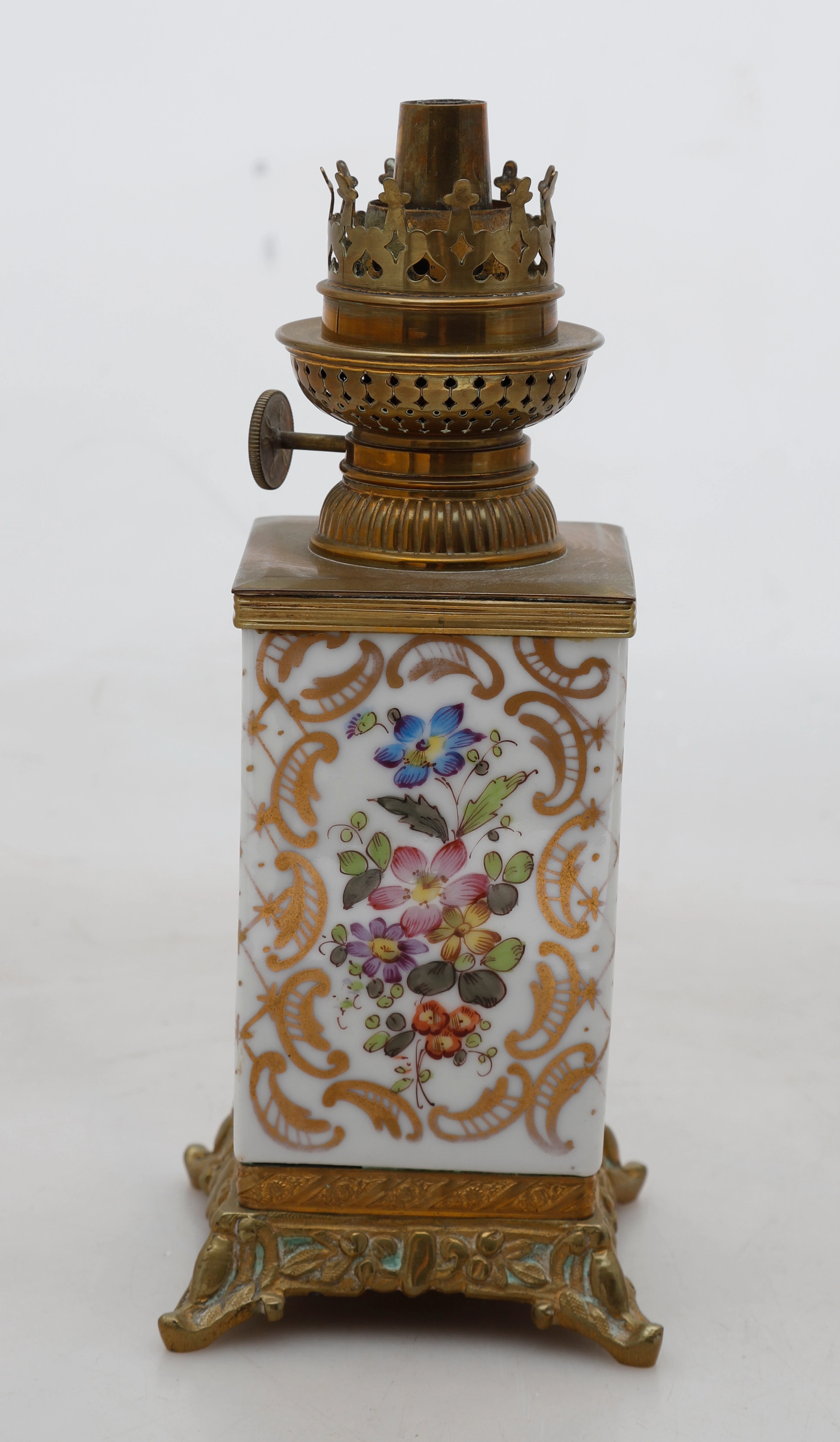 Oil lamp in gilt brass and Sèvres style porcelain, early 20th Century.