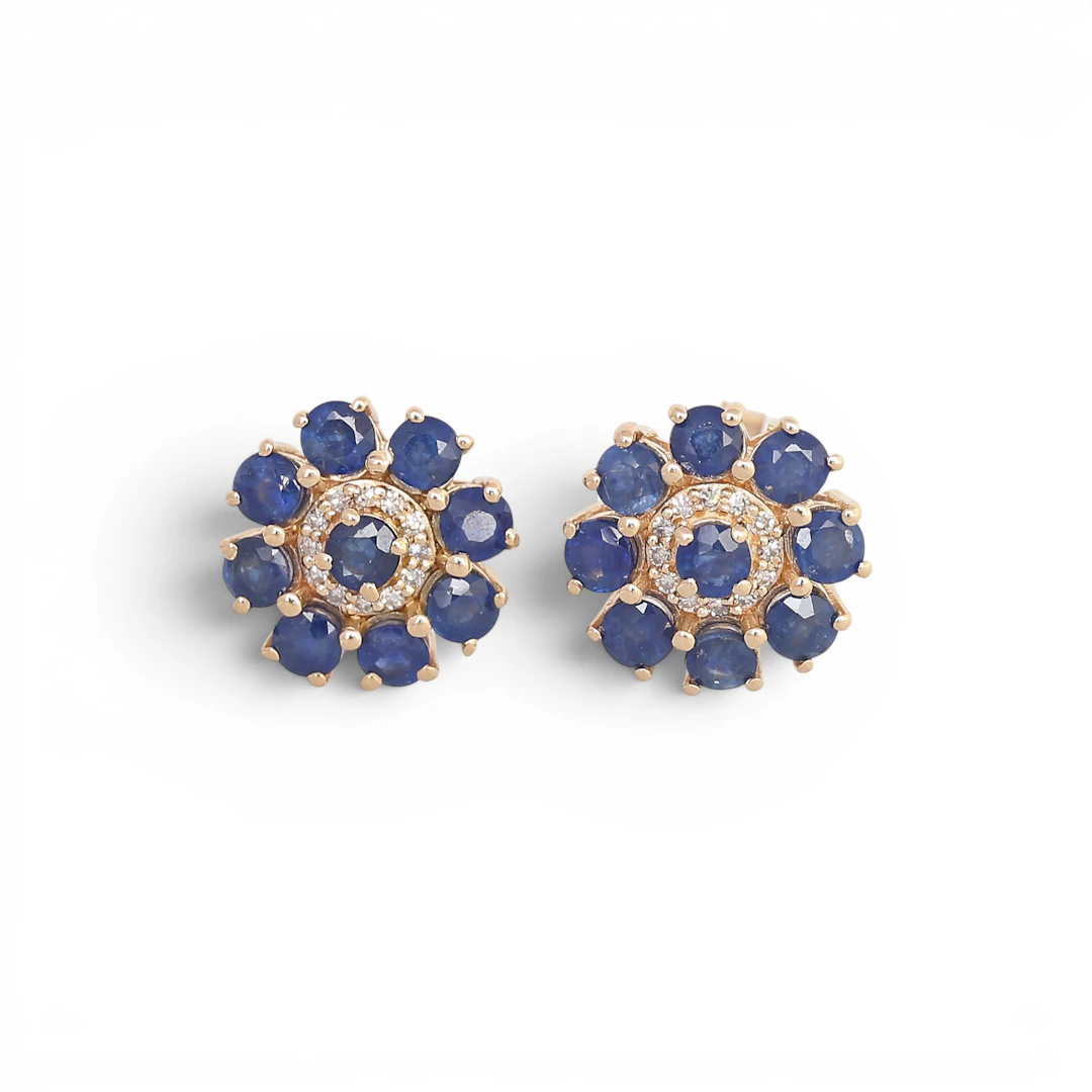 Sapphirs and diamonds rosette earrings.