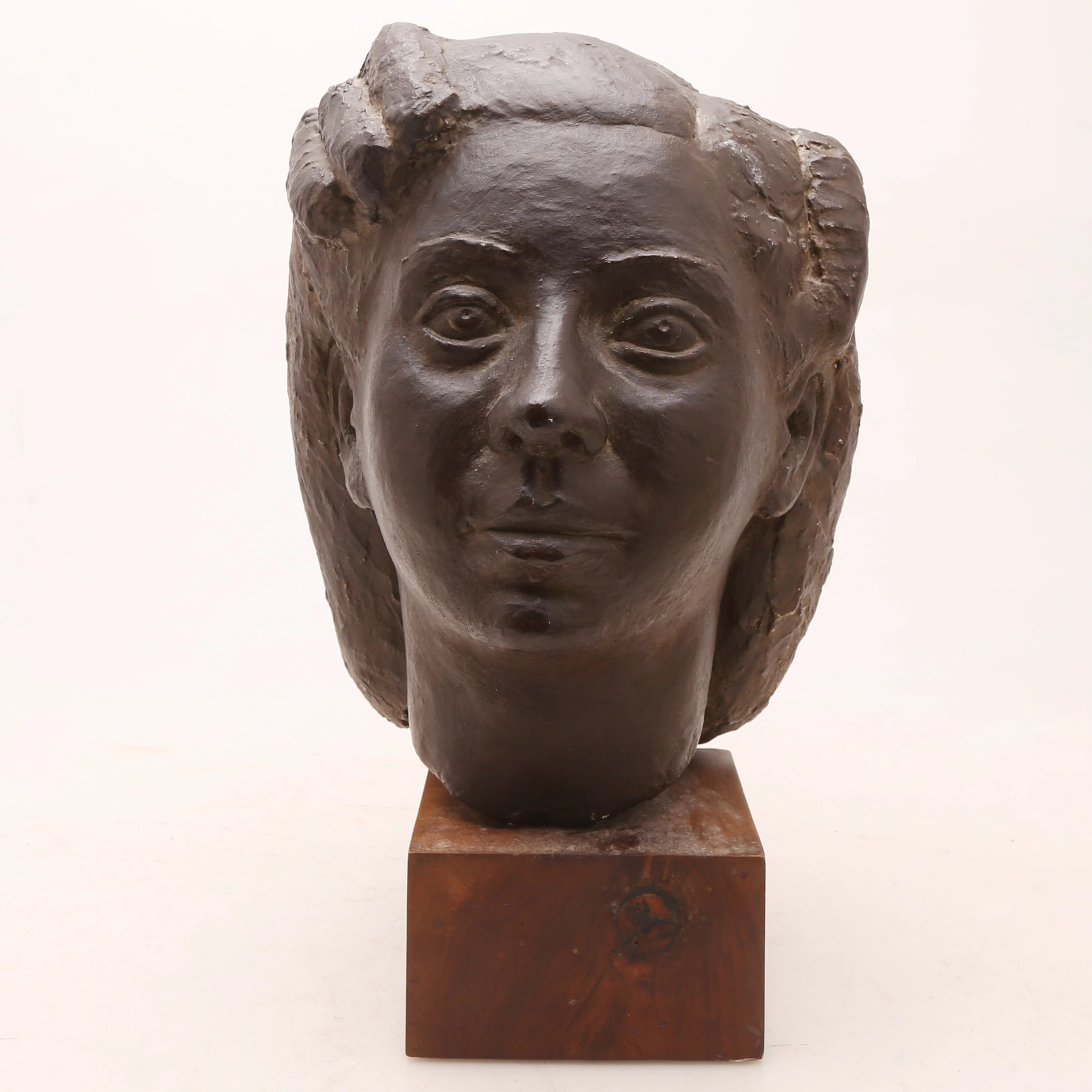 MANOLO HUGUÉ. ATRIBUIDO. A young woman.