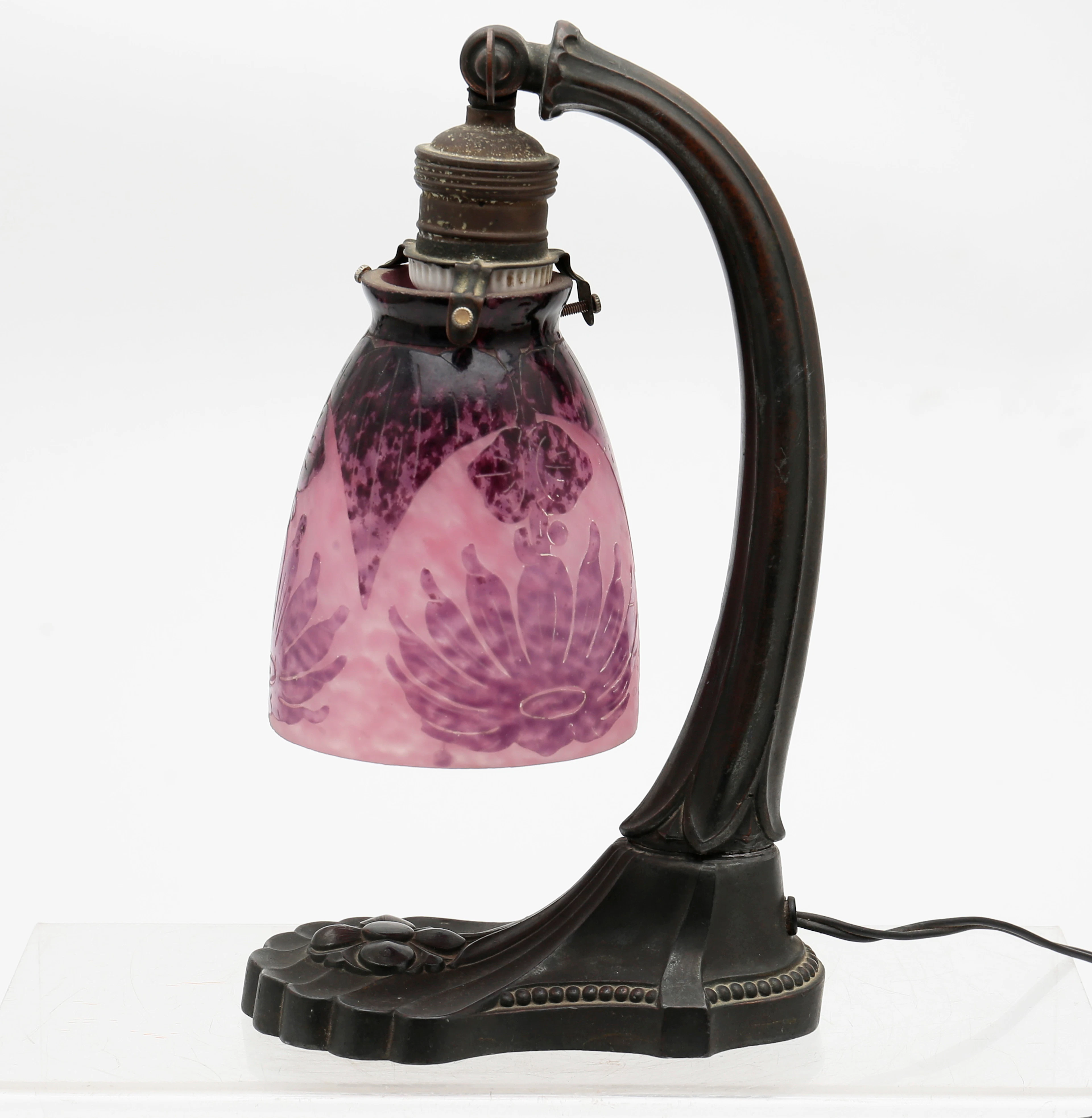 French Art Deco table lamp in calamine and Schneider lampshade in