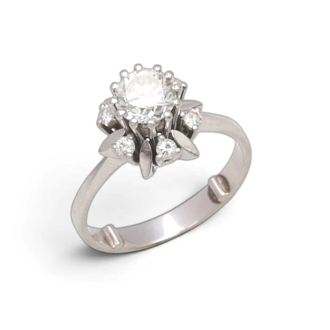Diamonds rosette ring, circa 1960.