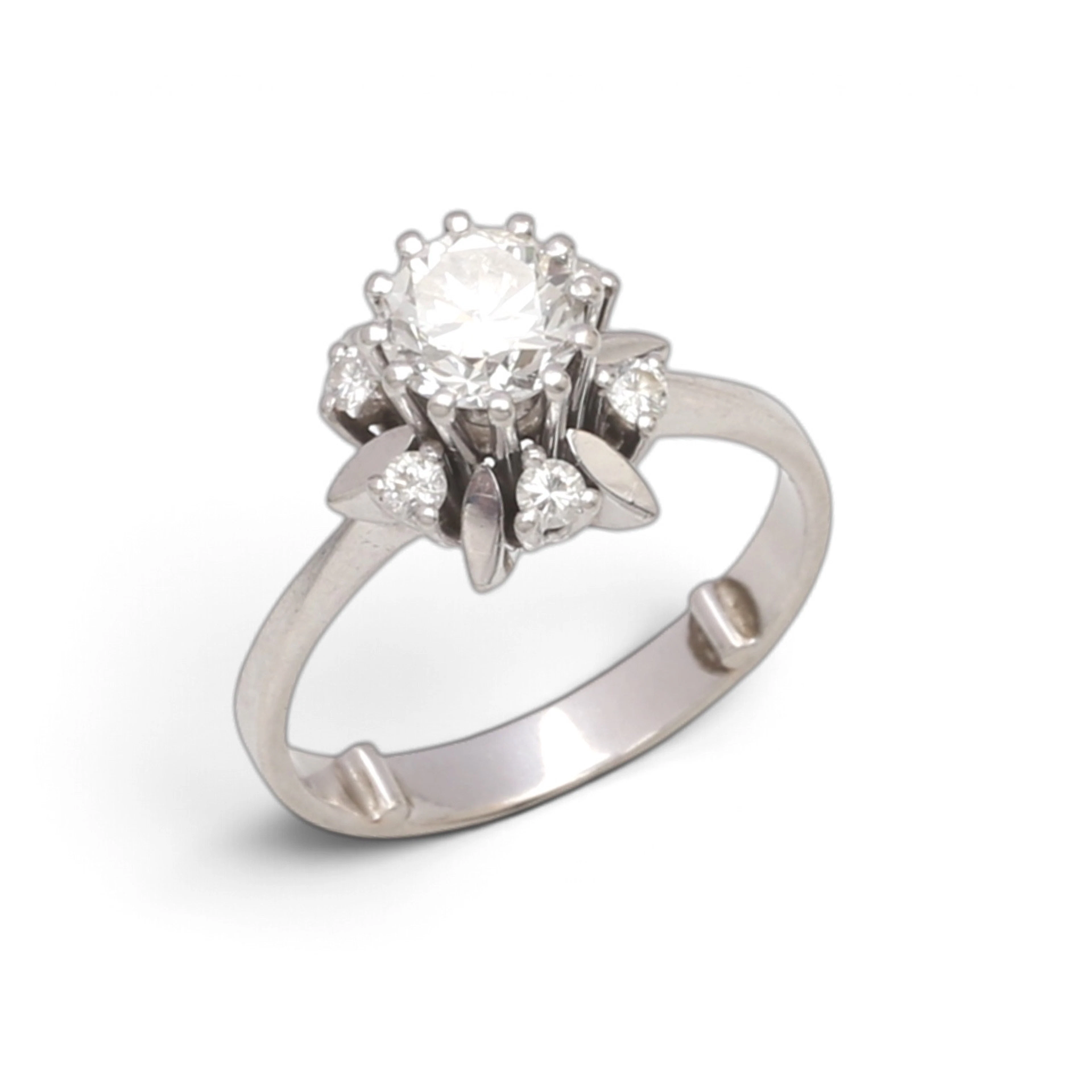 Diamonds rosette ring, circa 1960.