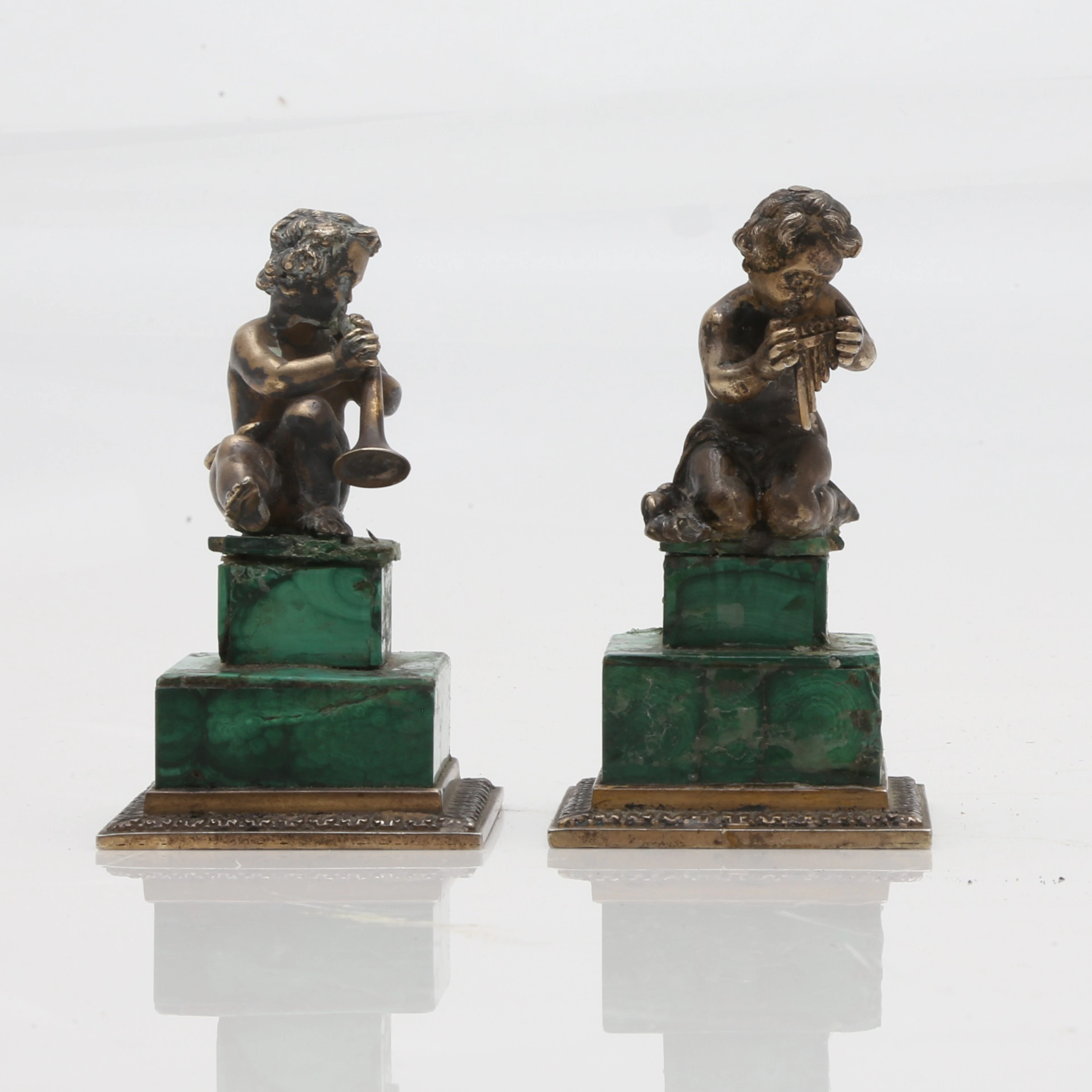 Couple of musician children in silver and malachite, 20th Century.