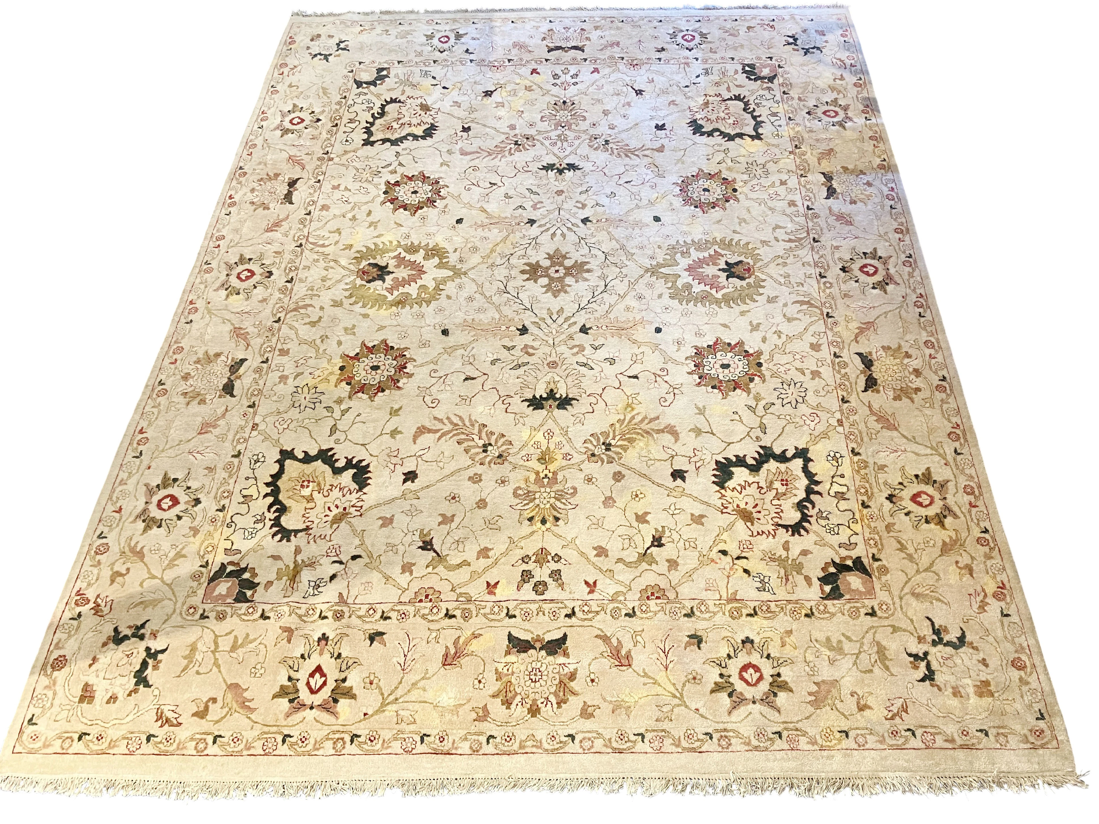 Large Turkish knot rug in wool, from the 20th century.