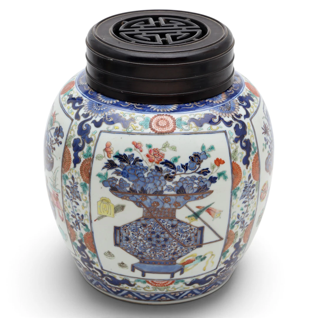 Chinese "famille verte" porcelain jar, probably Kangxi, 18th century.