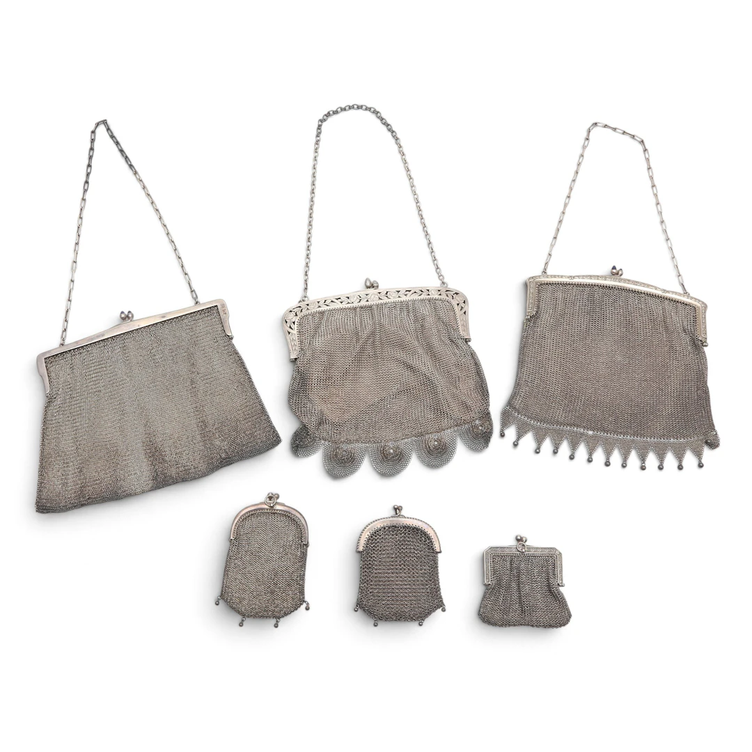 Tres bolsos y tres monederos Belle Époque en malla de plata, de principios